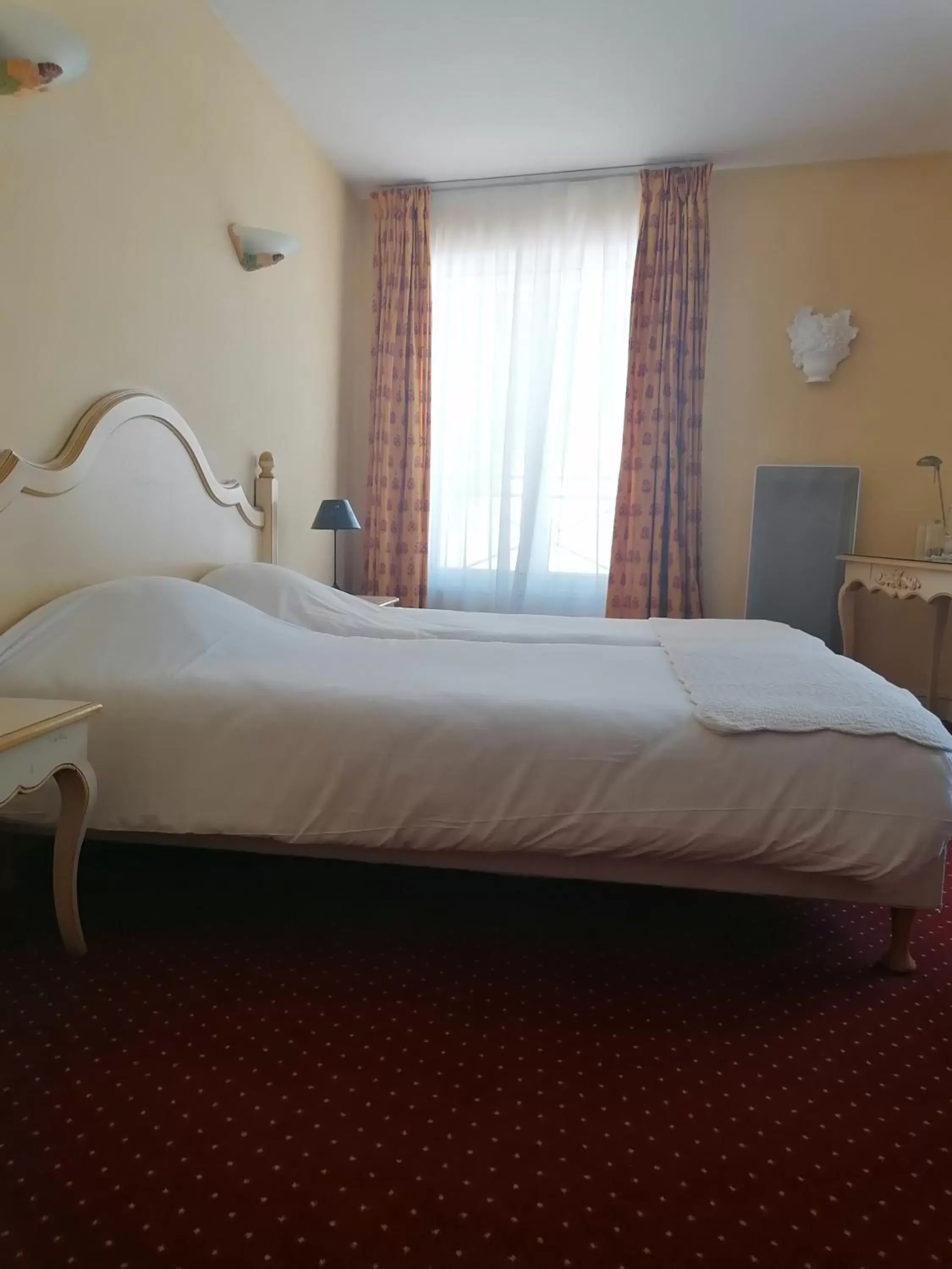 Bed in Hôtel l'Arena
