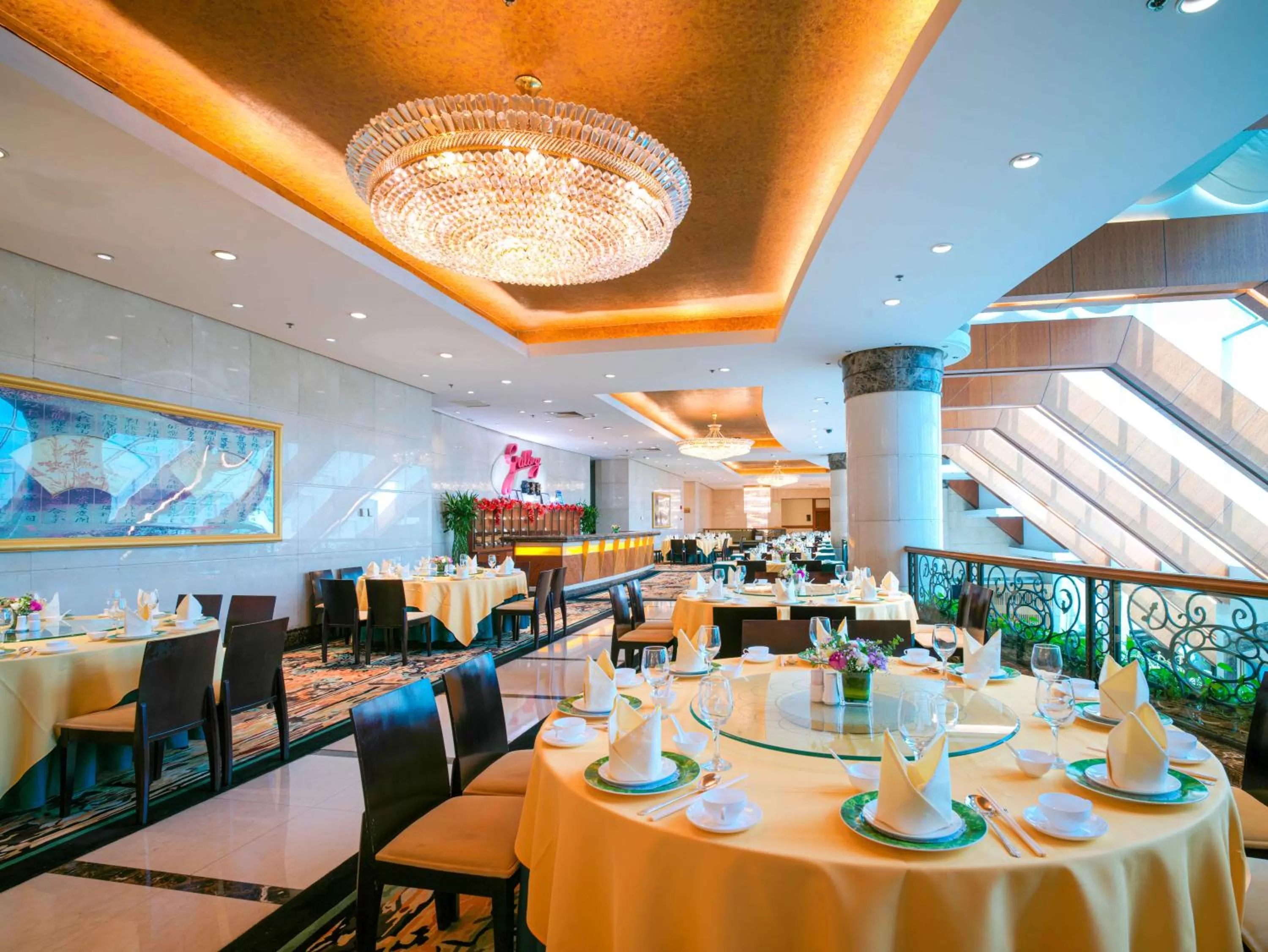 Restaurant/places to eat in Ramada Plaza Shanghai Pudong Airport - 3 mins to PVG depature floor & check entrance with hotel shuttle