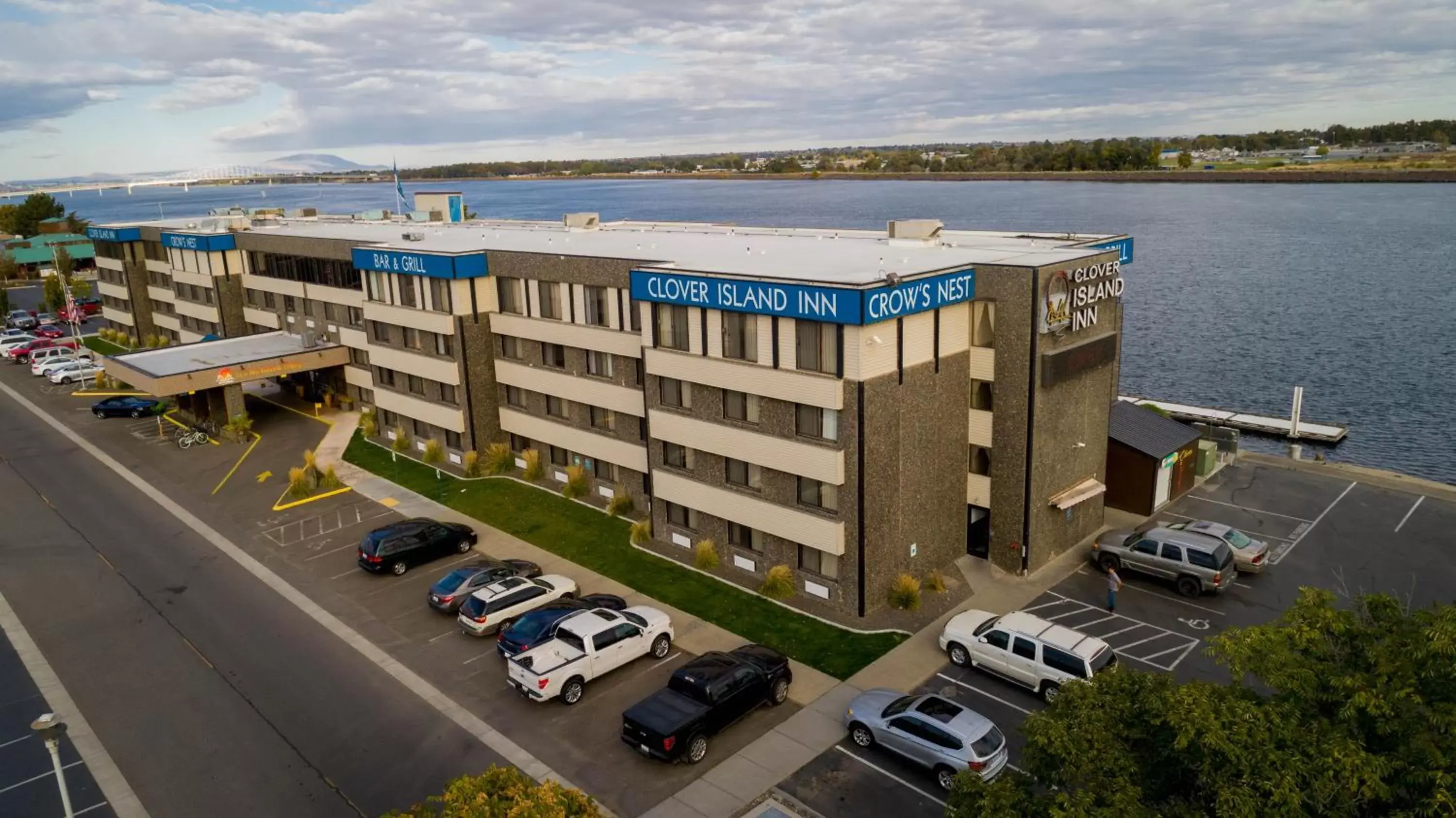 Bird's-eye View in Clover Island Inn