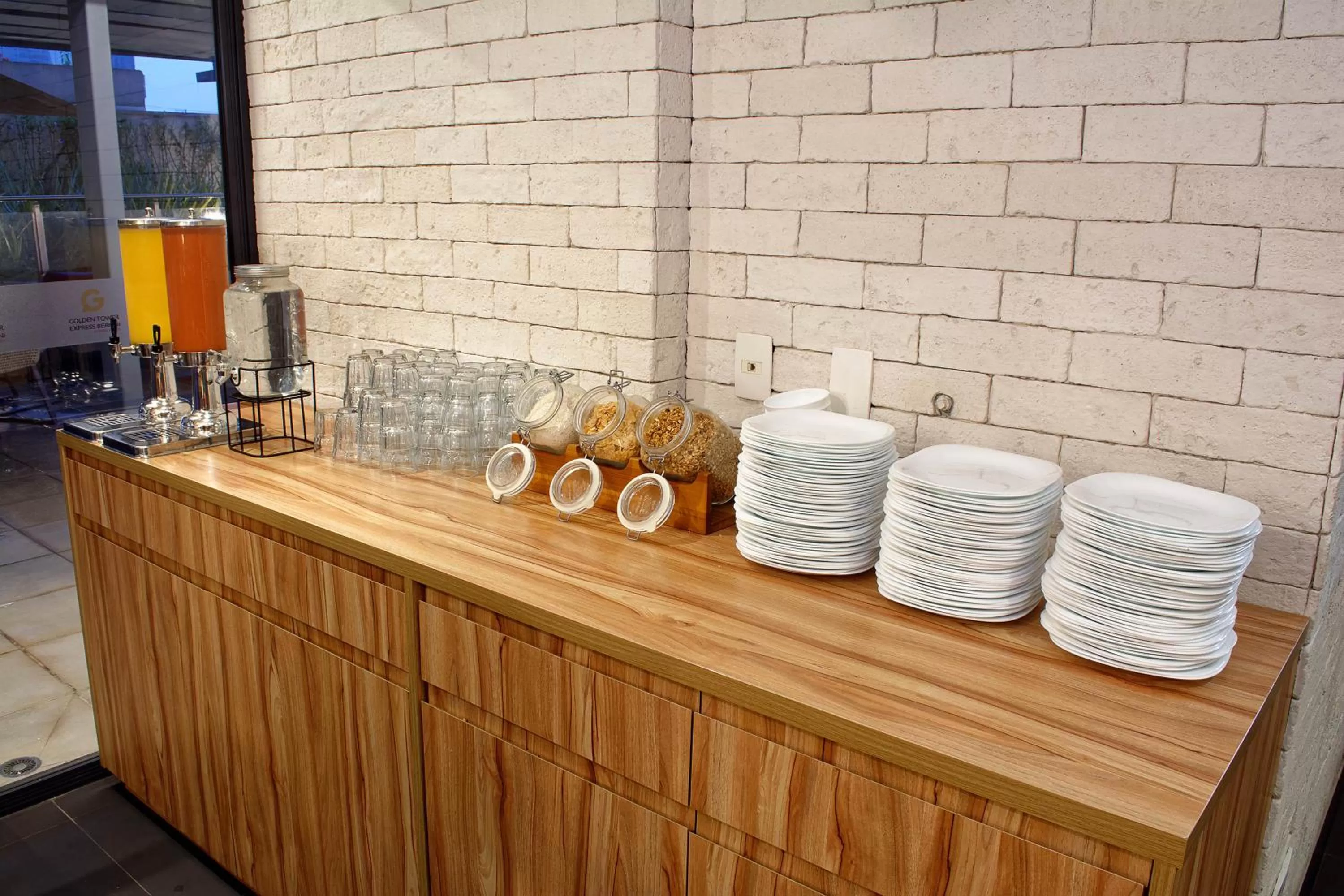 Buffet breakfast in Golden Tower Express Berrini by Fênix Hotéis