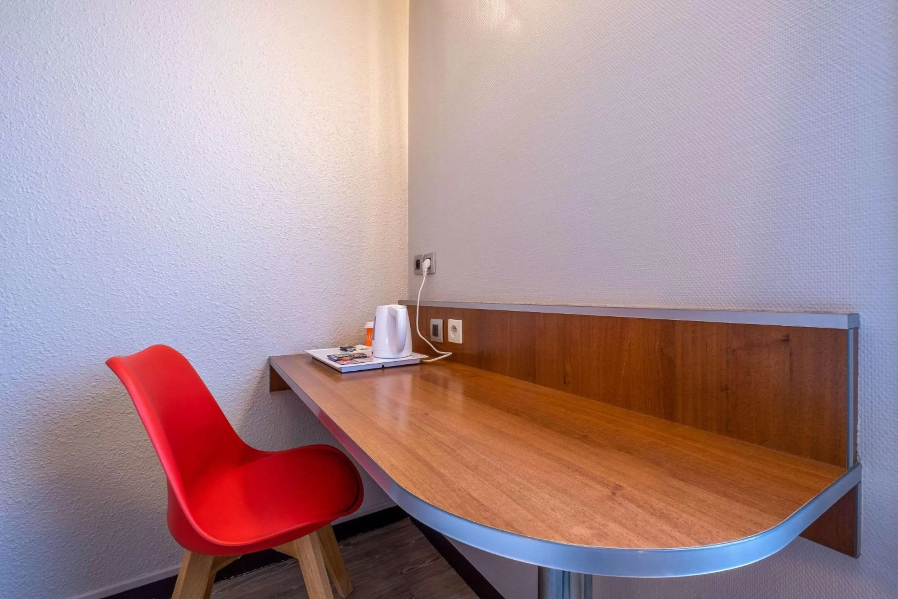 Photo of the whole room in Comfort Hotel Linas - Montlhery