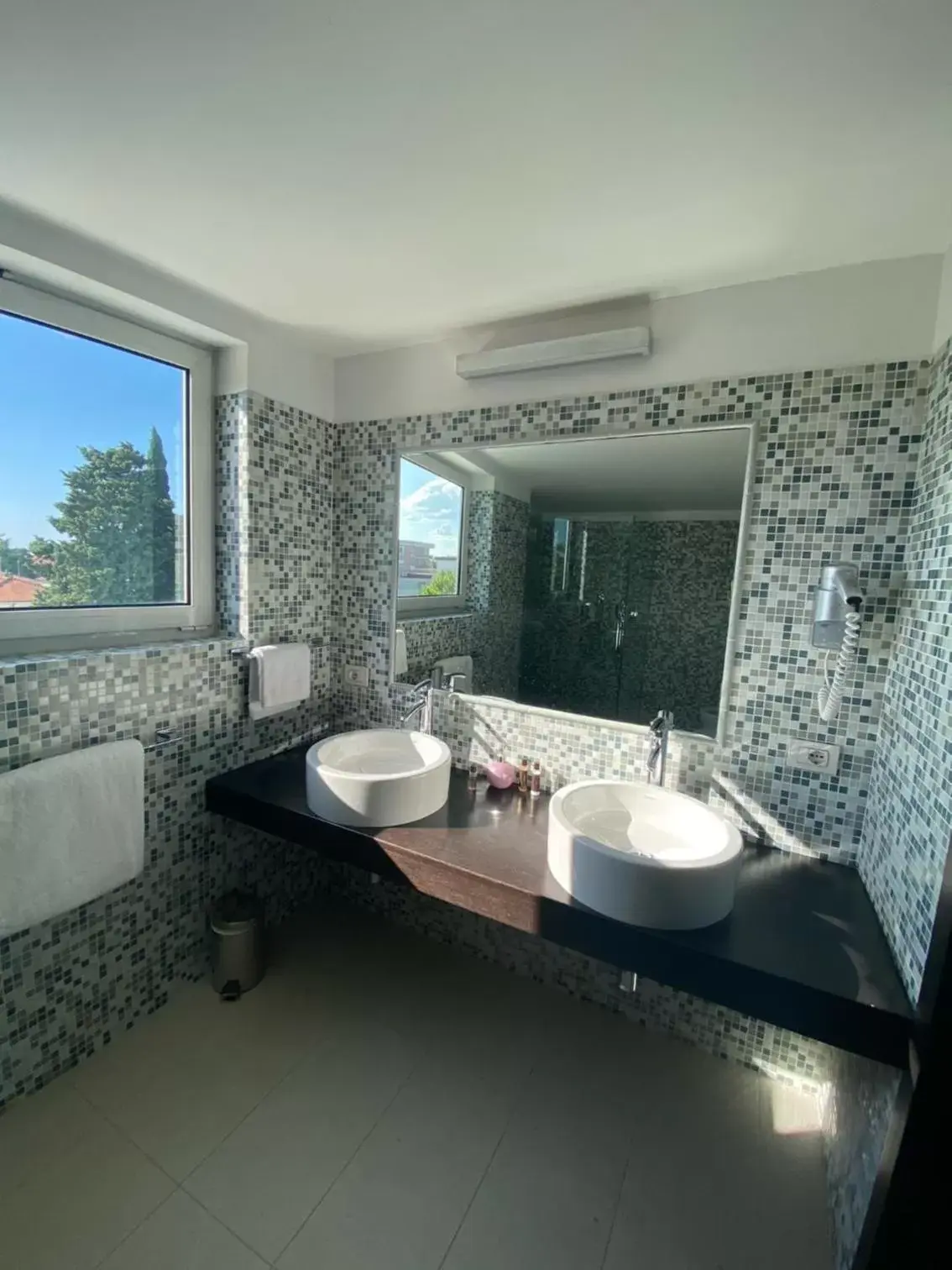 Bathroom in Card International Hotel