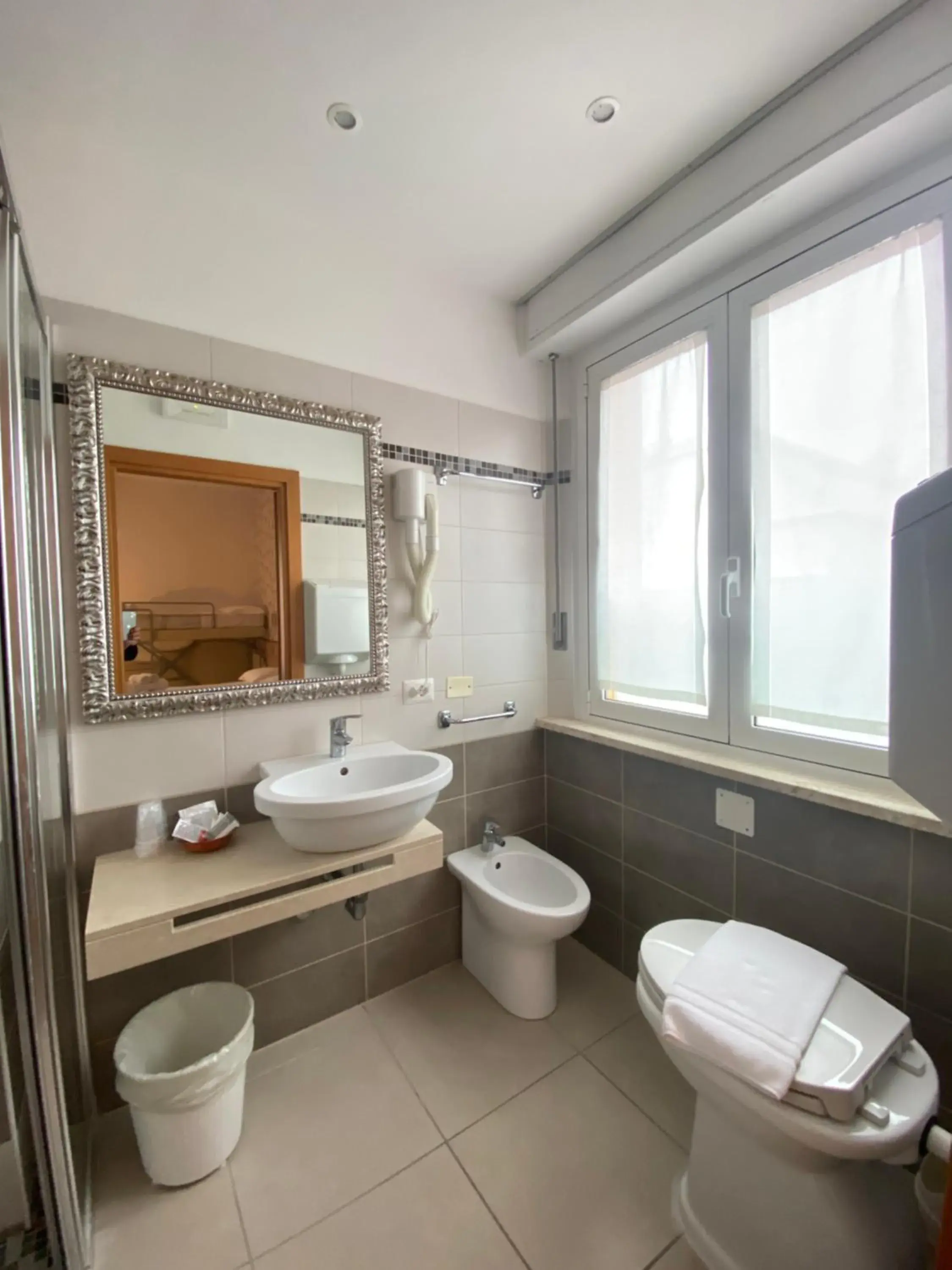 Shower, Bathroom in Hotel Ravello