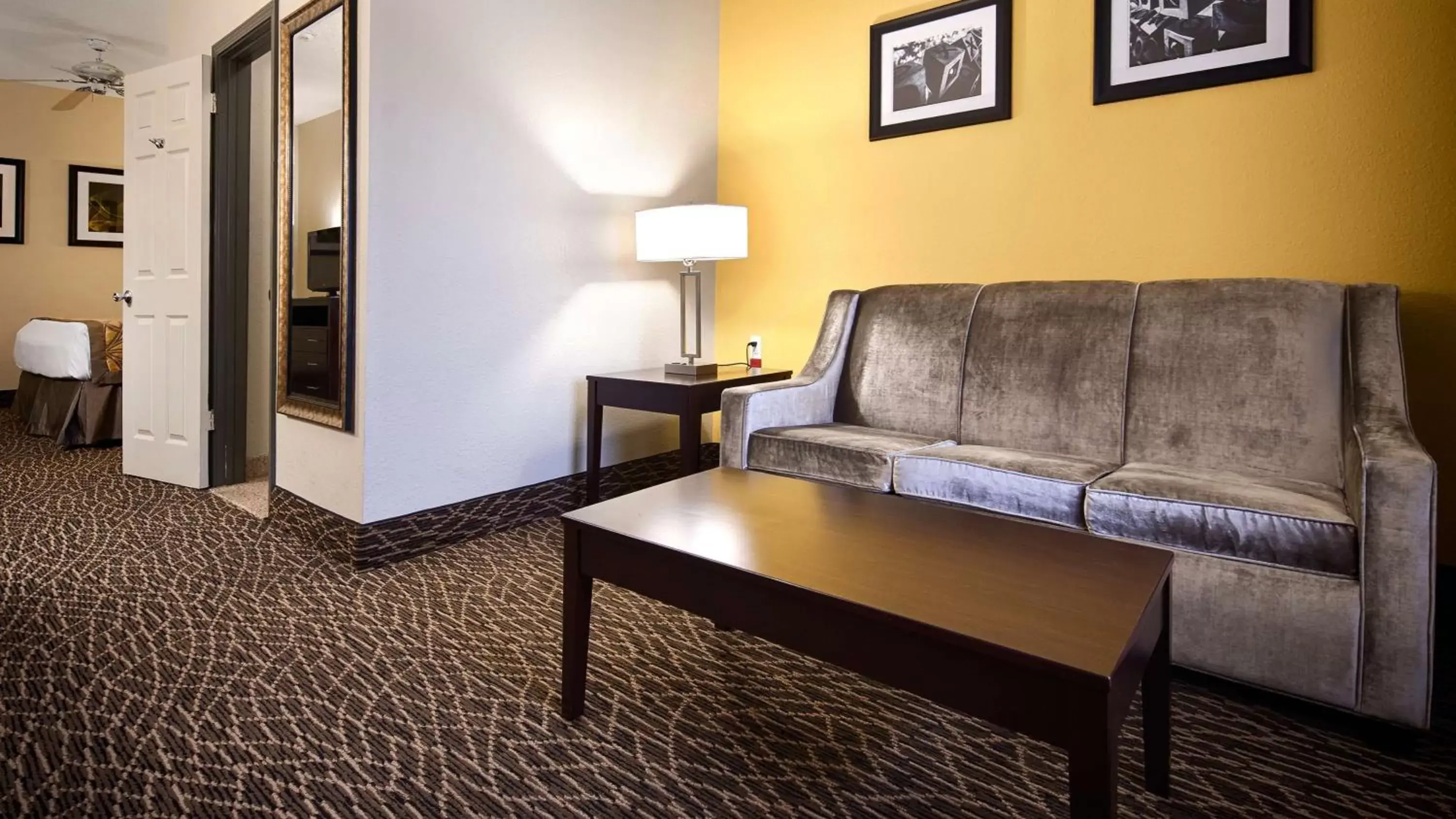 Photo of the whole room, Seating Area in Best Western West Monroe Inn