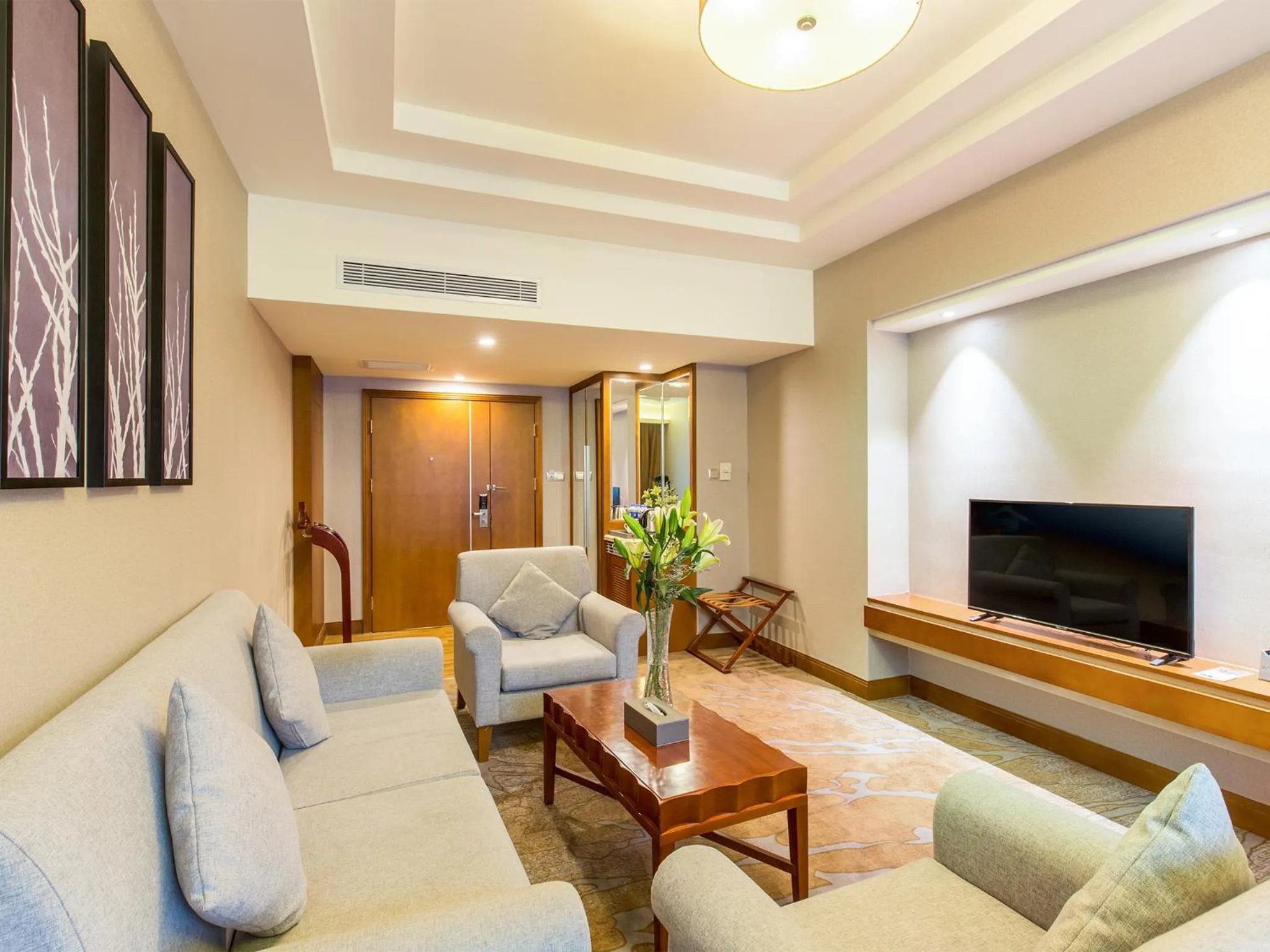 Living room in Wan Yue Grand Skylight Hotel