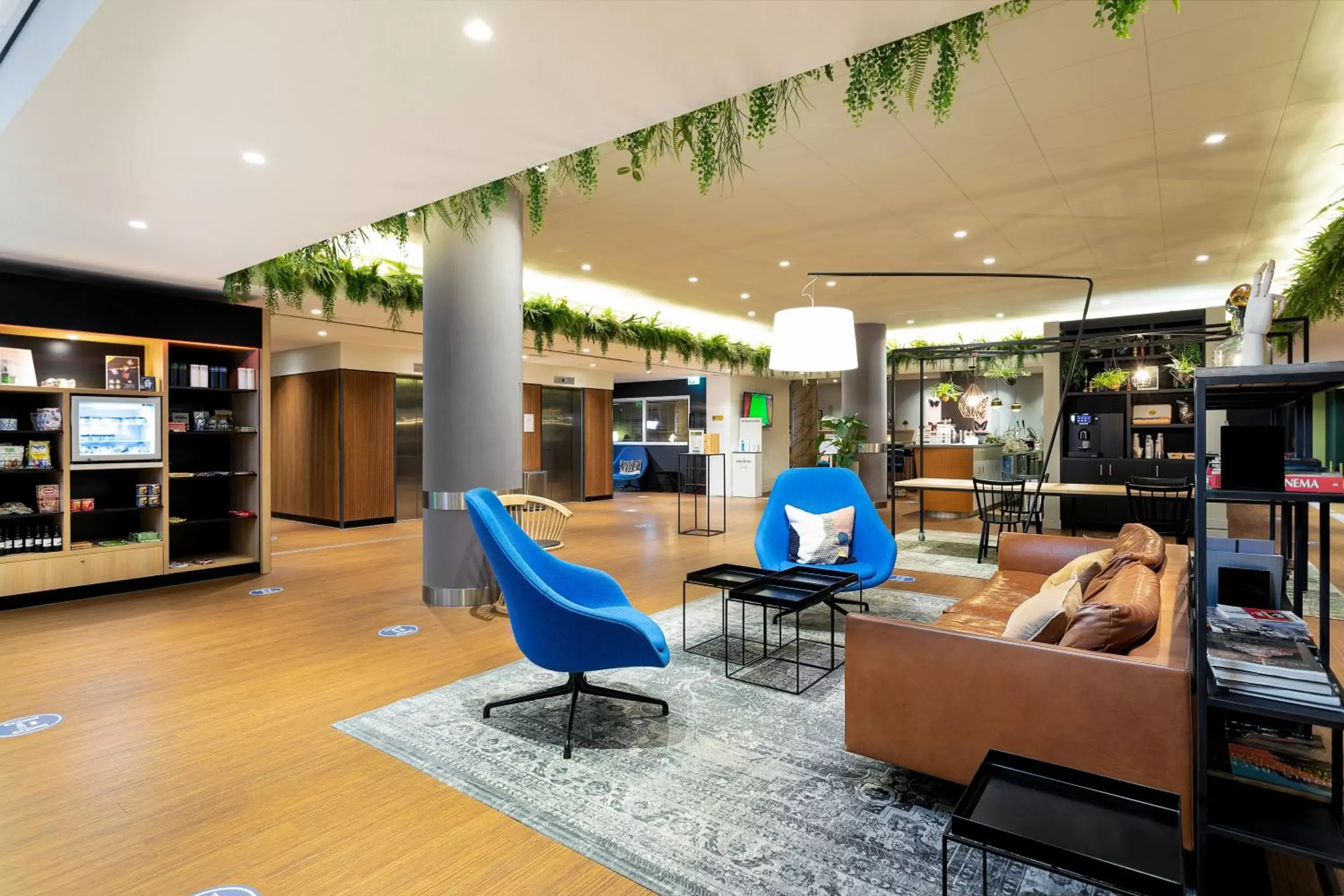 Communal lounge/ TV room in Novotel Den Haag World Forum