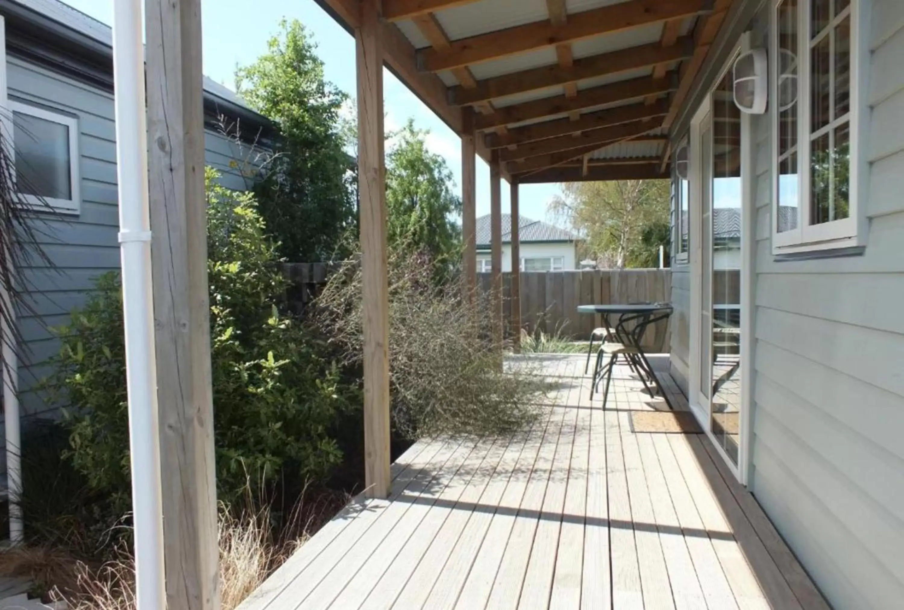 Patio in Cranford Cottages and Motel