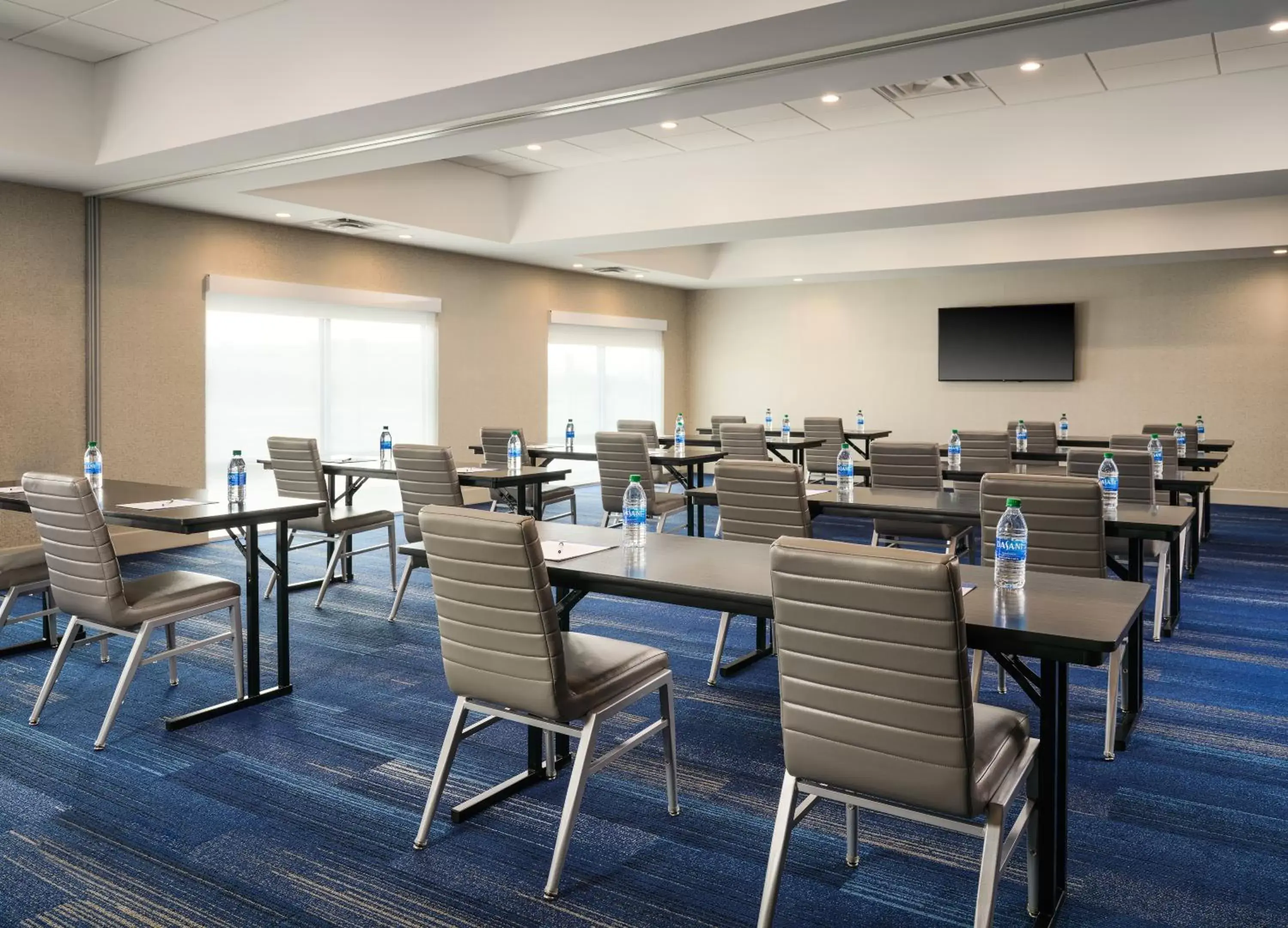 Meeting/conference room, Restaurant/Places to Eat in Holiday Inn Express & Suites - Lockport, an IHG Hotel