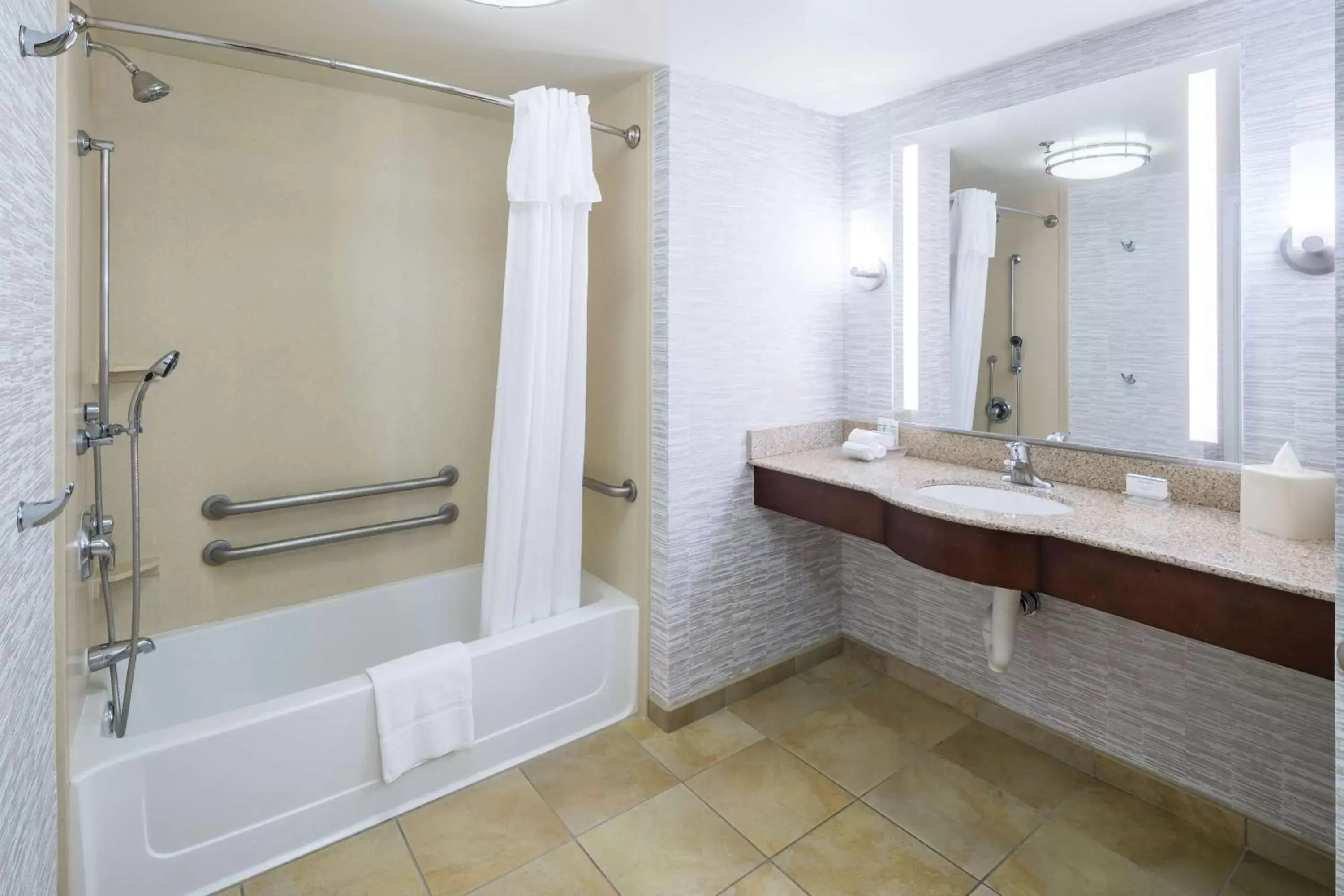 Bathroom in Homewood Suites by Hilton Fresno Airport/Clovis