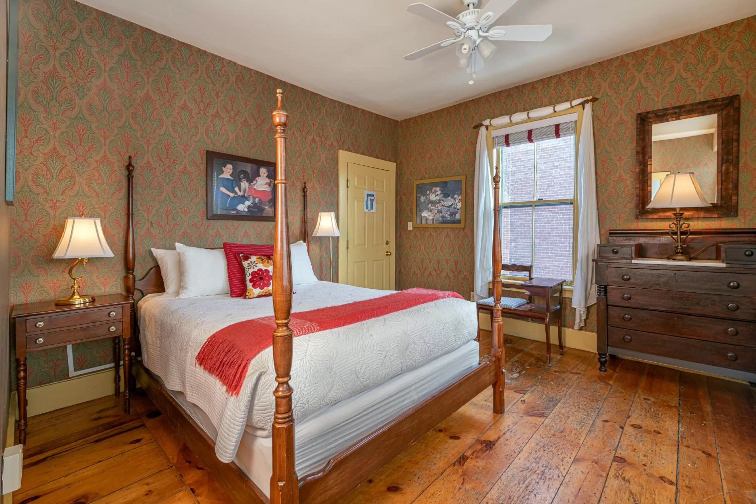 Bed in The Norwich Inn