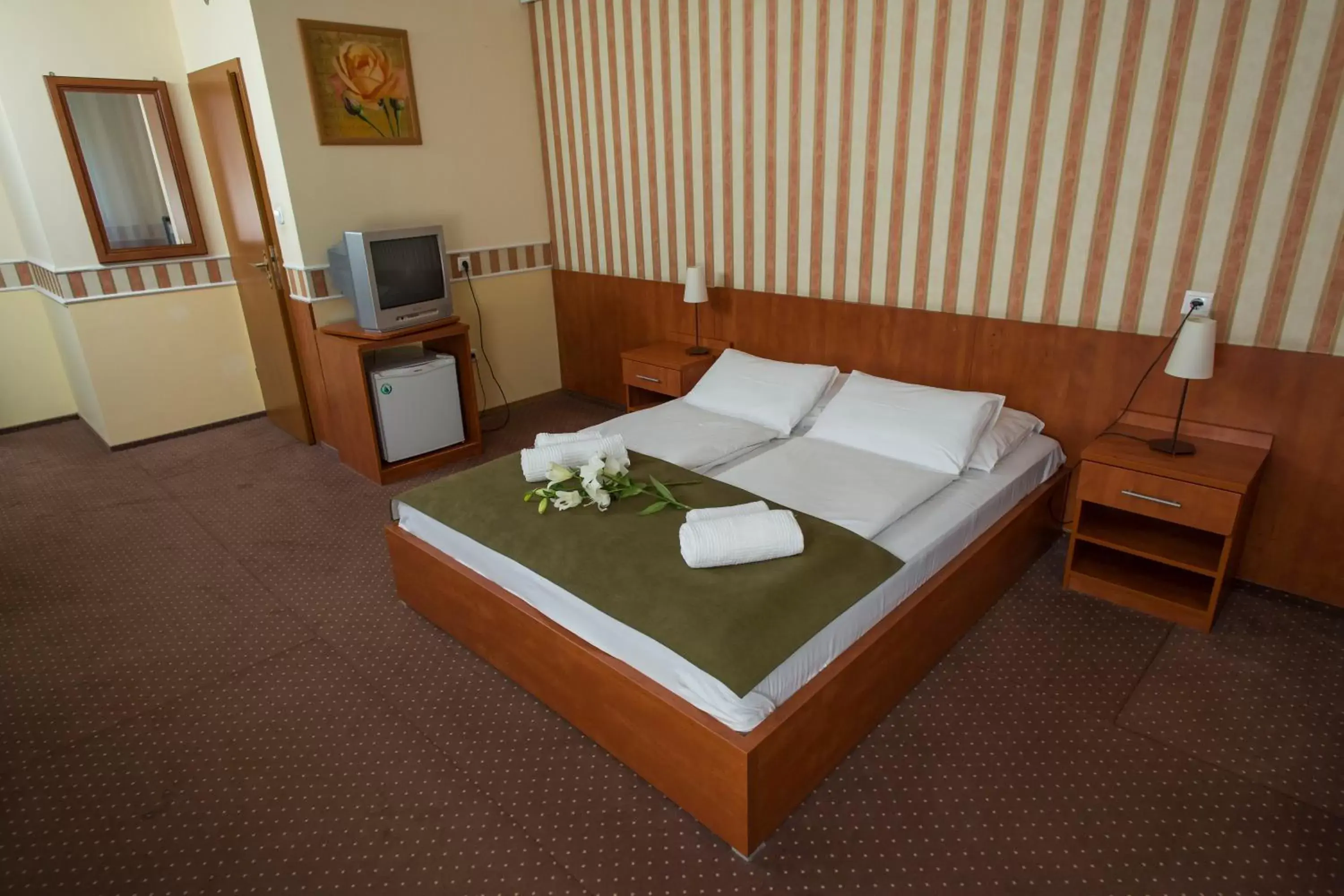 Bedroom, Bed in Atlantic Hotel