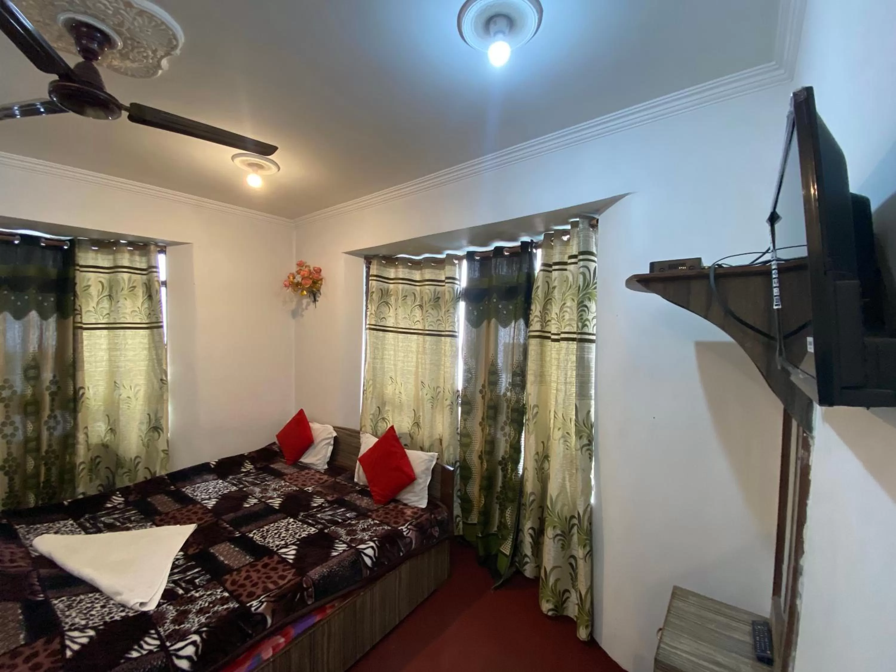 Bed in Hotel Young Mamta