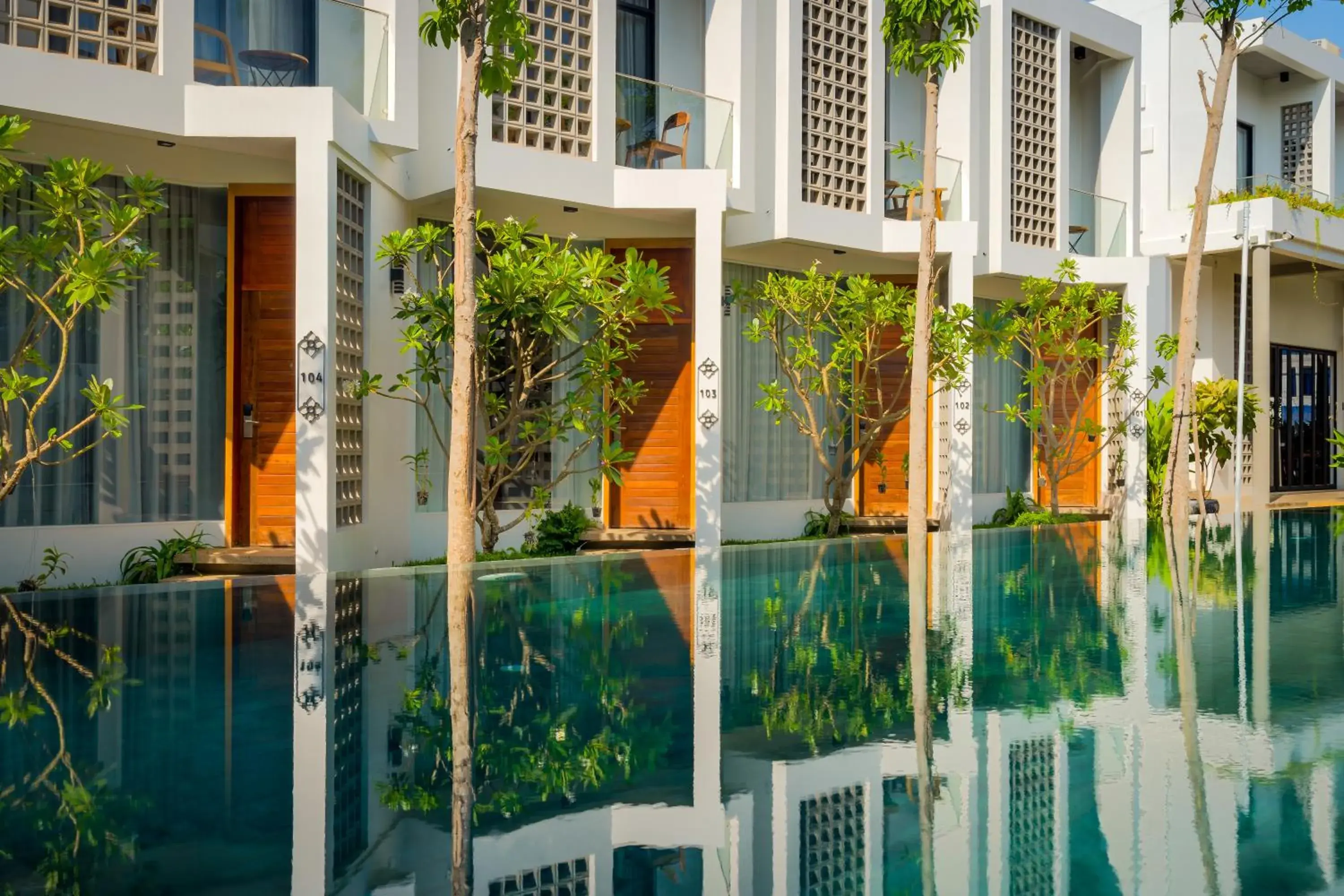 Property building, Swimming Pool in Phka Chan Hotel