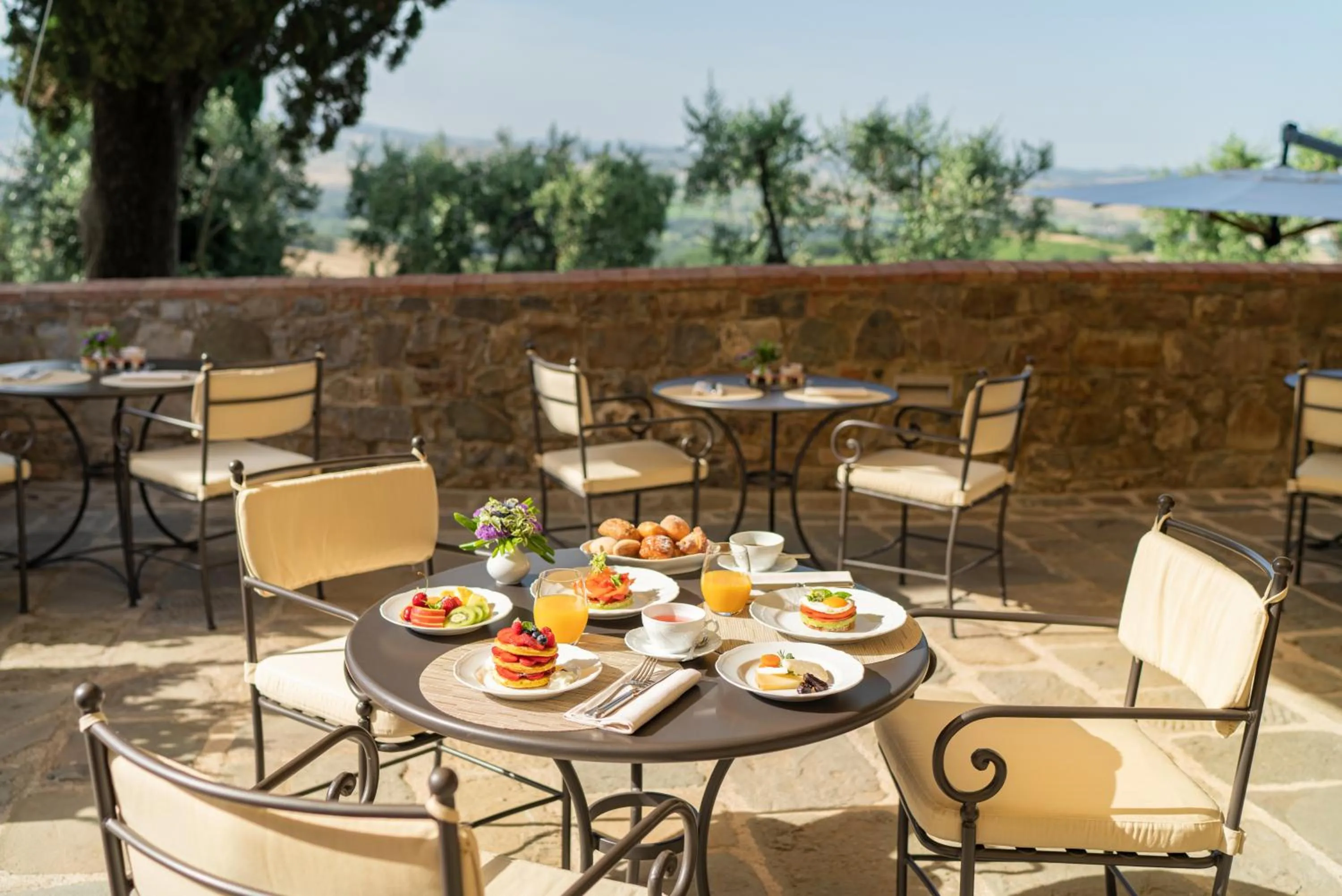 Breakfast in Castello Banfi - Il Borgo - Relais et Chateaux