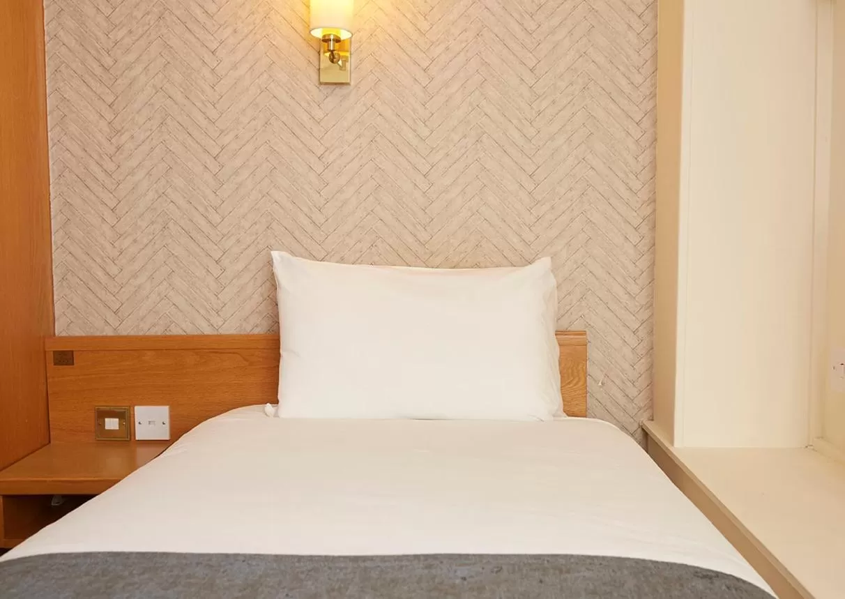 Bed in De Trafford Arms by Chef & Brewer Collection