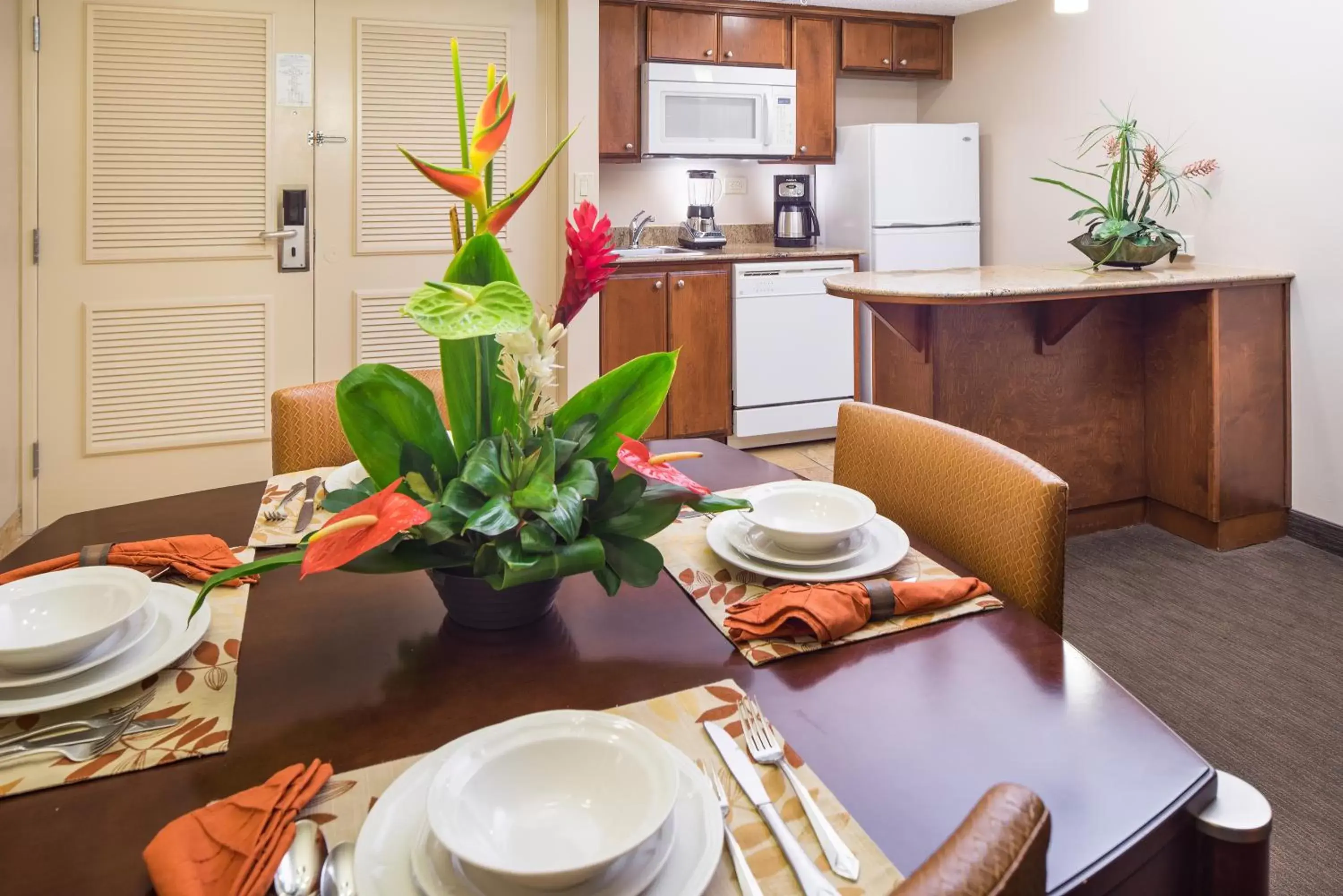 Kitchen or kitchenette, Dining Area in Ka'anapali Beach Club
