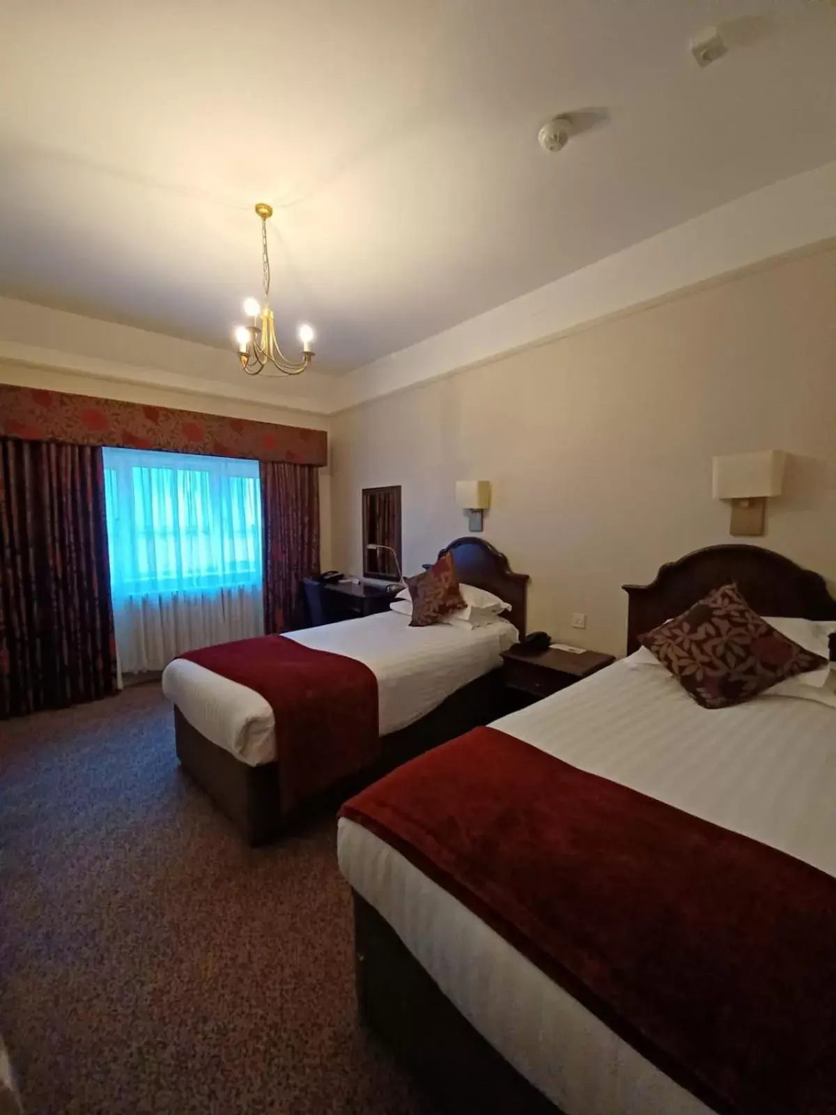 Bedroom, Bed in Macdonald New Blossoms Hotel