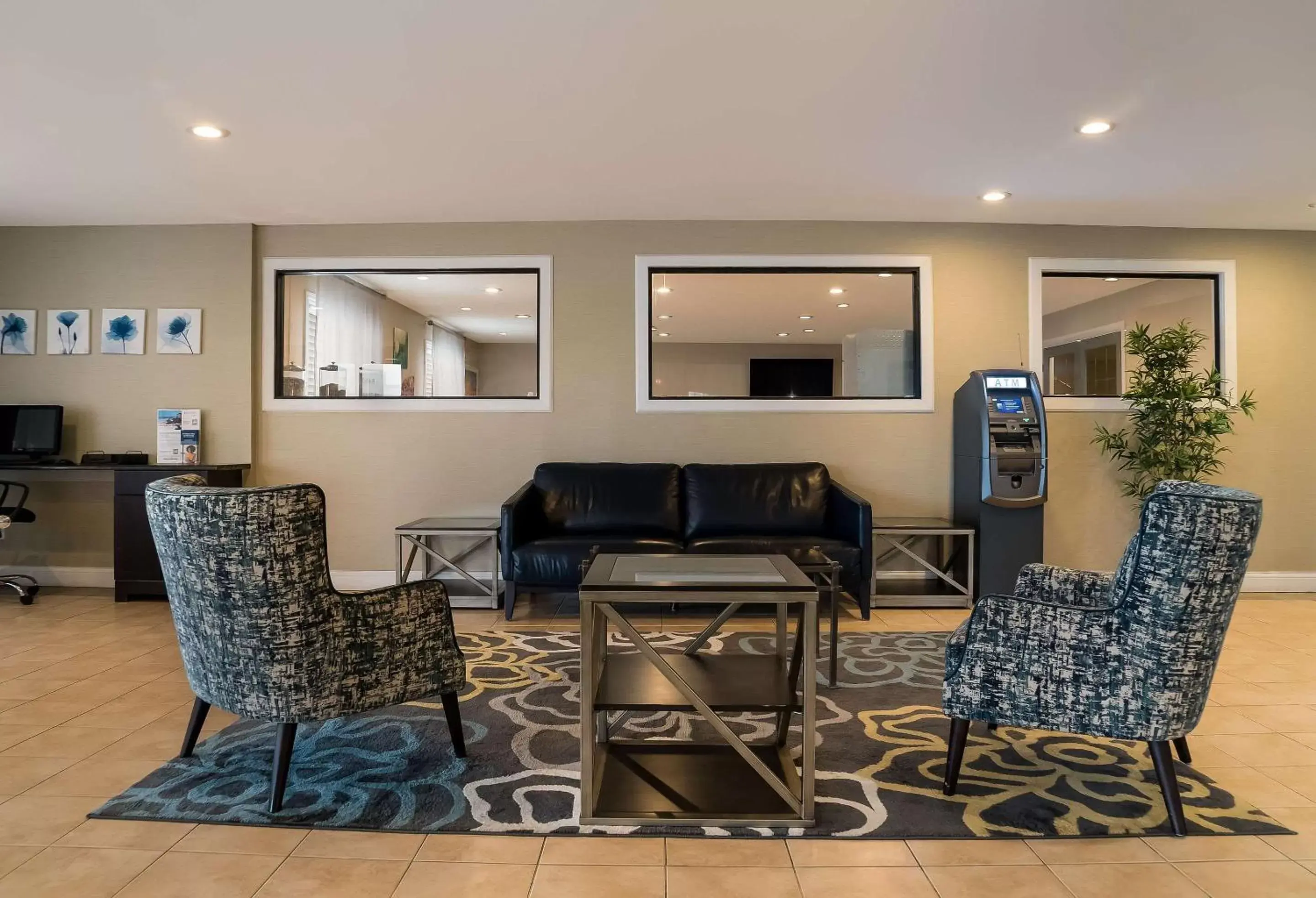 Lobby or reception, Seating Area in Quality Inn