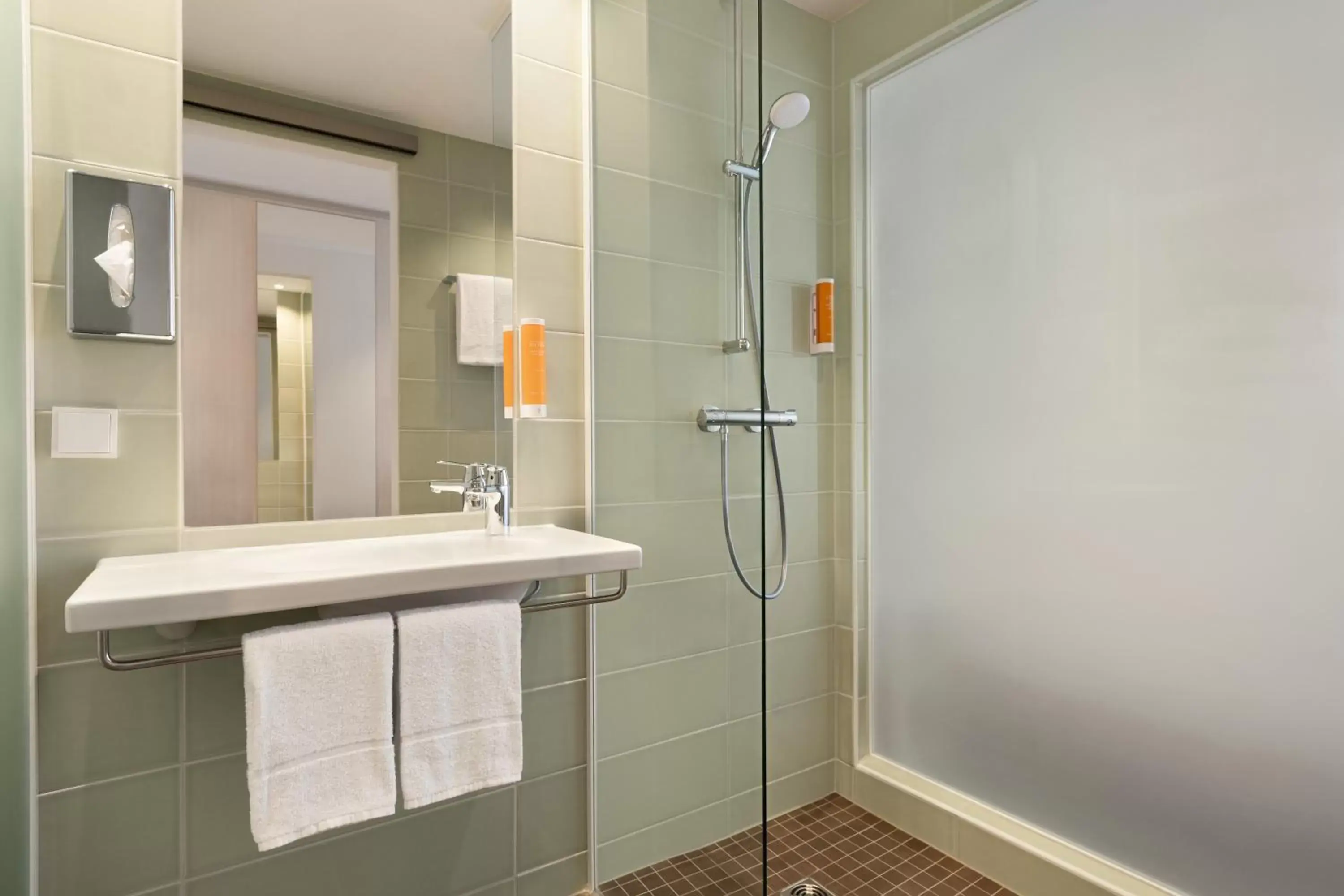 Shower, Bathroom in Super 8 by Wyndham Dresden