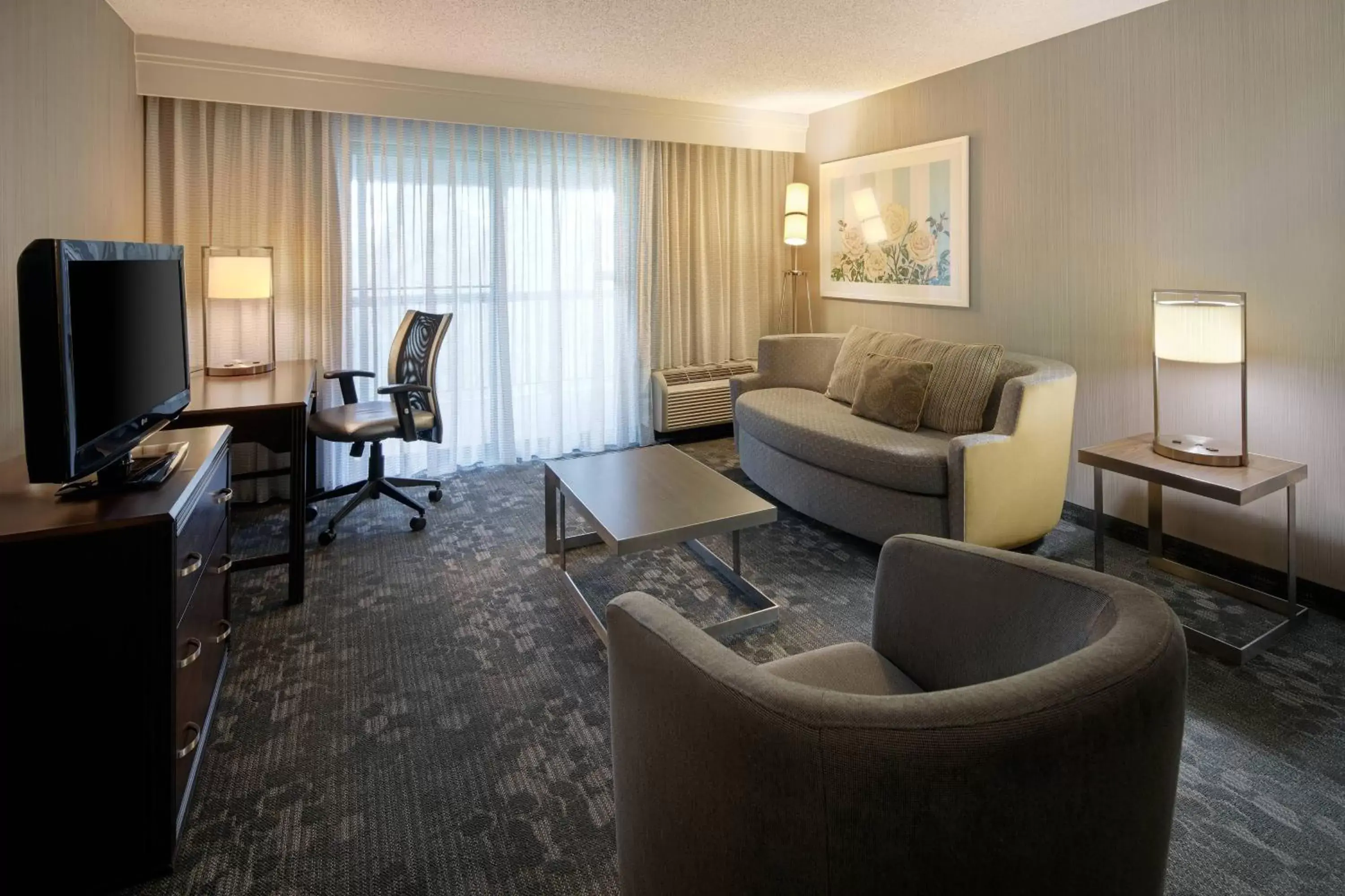 Living room, Seating Area in Courtyard Grand Rapids Airport