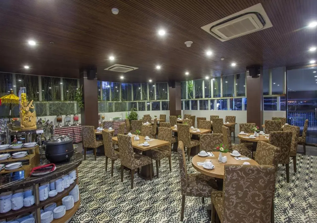 Restaurant/Places to Eat in The Lerina Hotel Nusa Dua