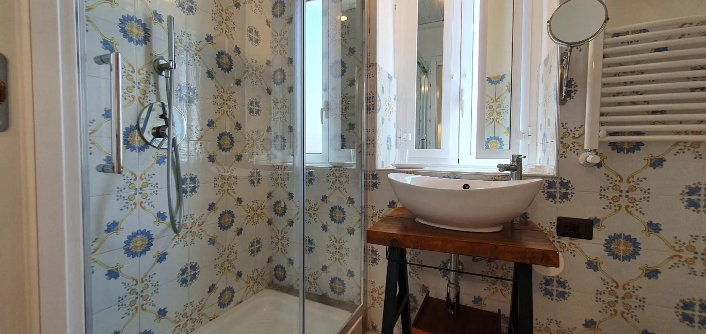 Bathroom in Spanish Palace Rooms, Suites Apartments & Terraces