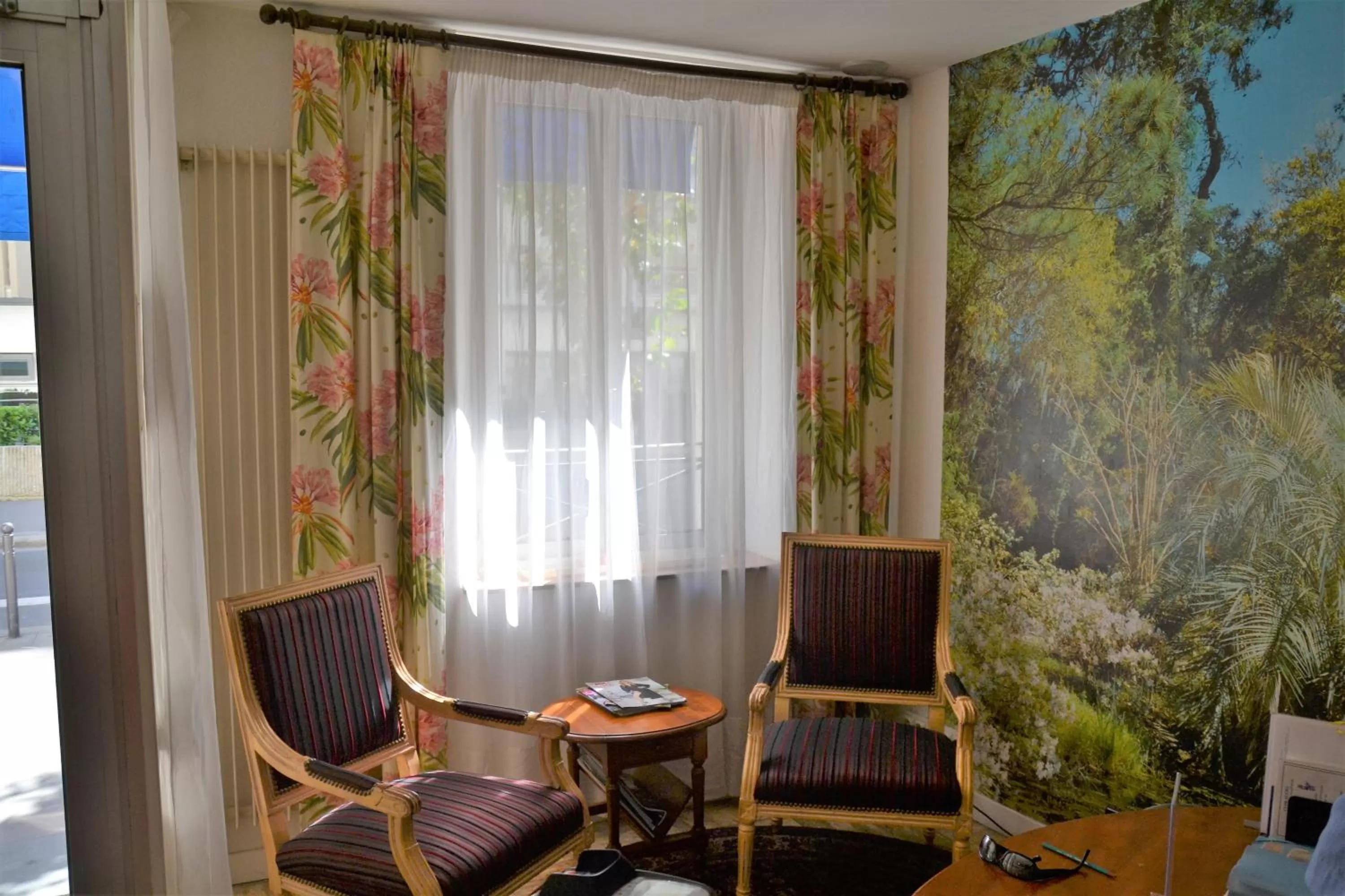 Seating area in Hotel Le Clos d'Alésia