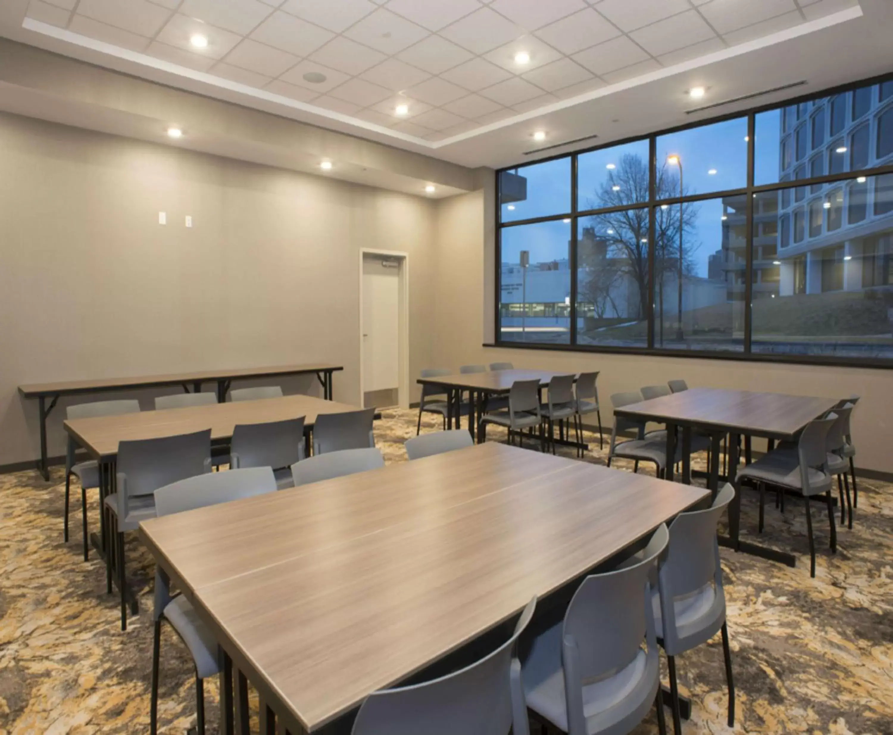 Meeting/conference room in Hampton Inn and Suites Minneapolis University Area, MN