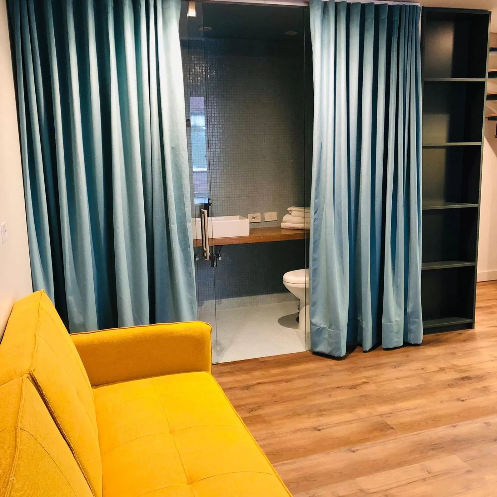 Seating area in Grace Chapinero