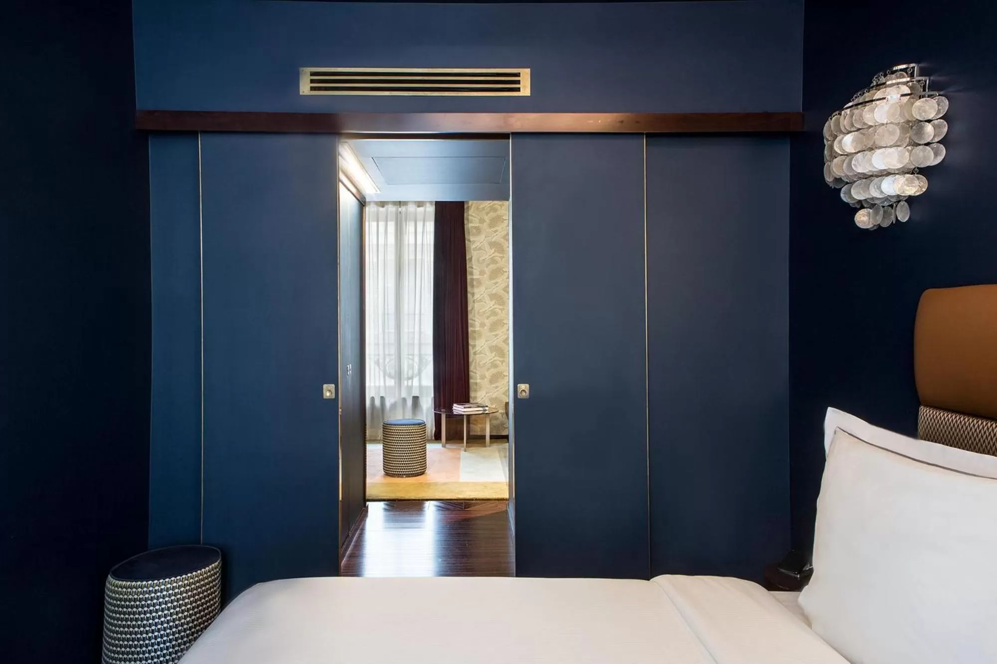 Bed in Hôtel du Rond-point des Champs-Élysées - Esprit de France