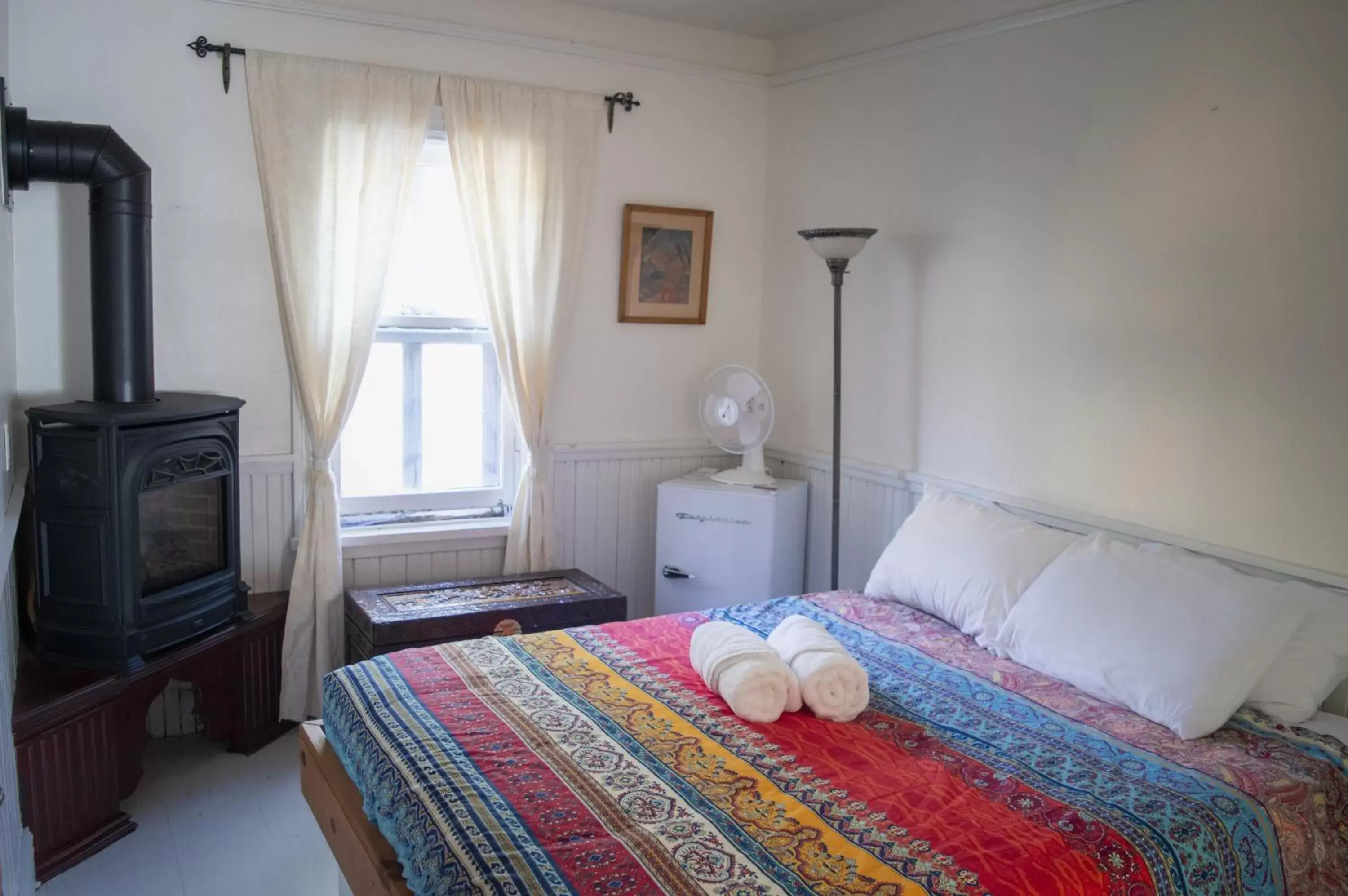 Bedroom, Bed in Le Salon des Inconnus