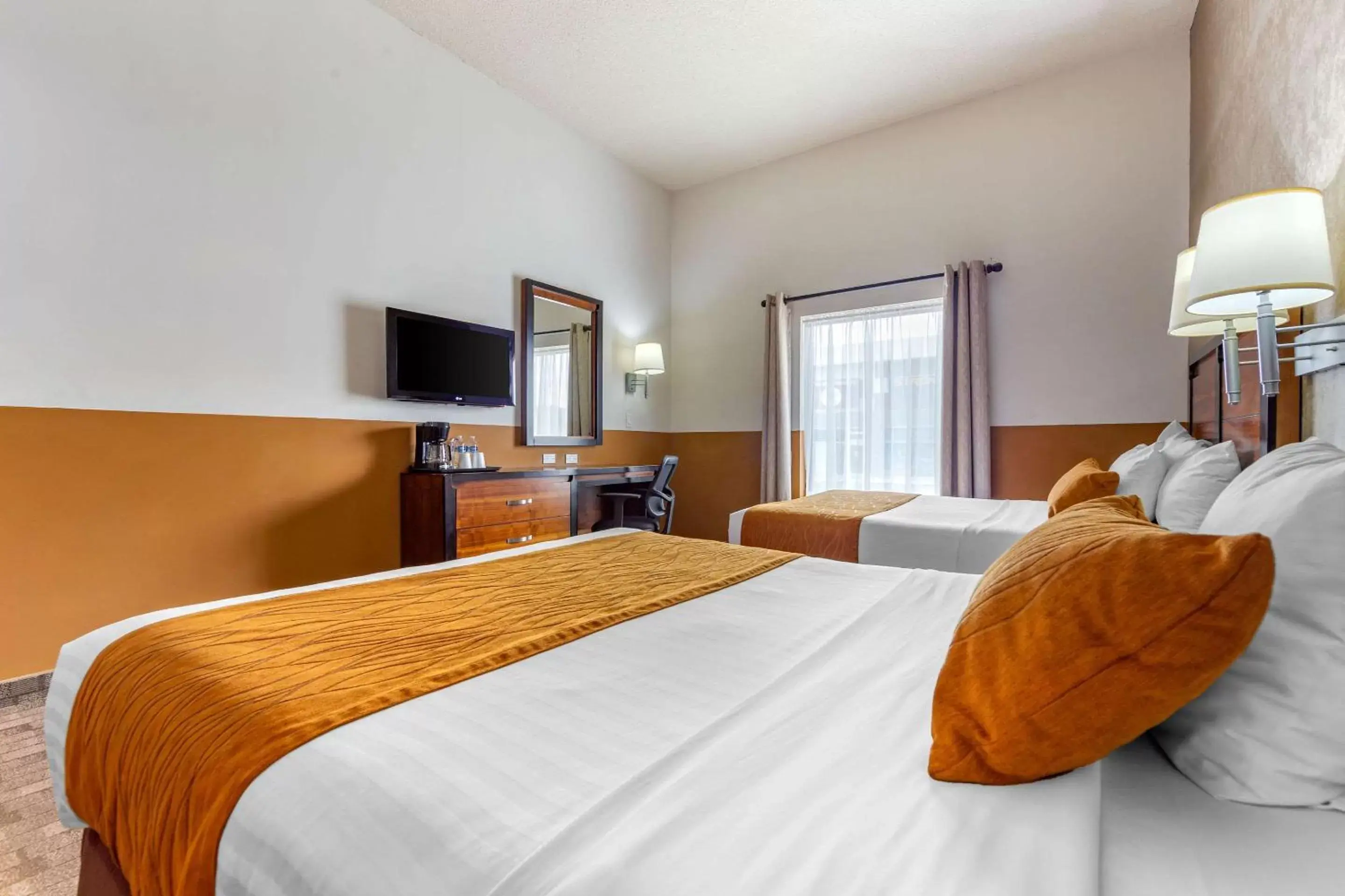 Photo of the whole room, Bed in Comfort Inn Chihuahua Photo of the whole room, Bed in Comfort Inn Chihuahua