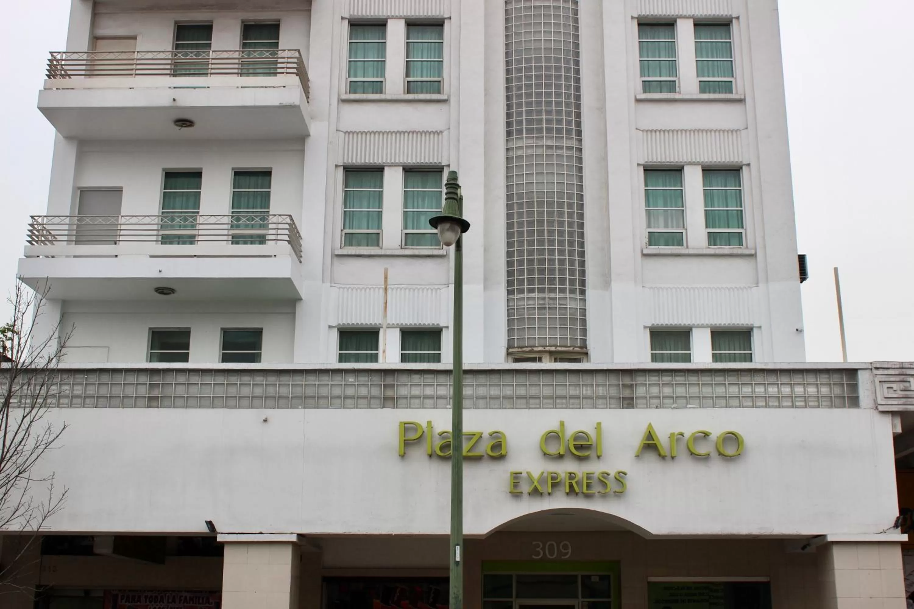 Facade/entrance in Hotel Plaza del Arco Express