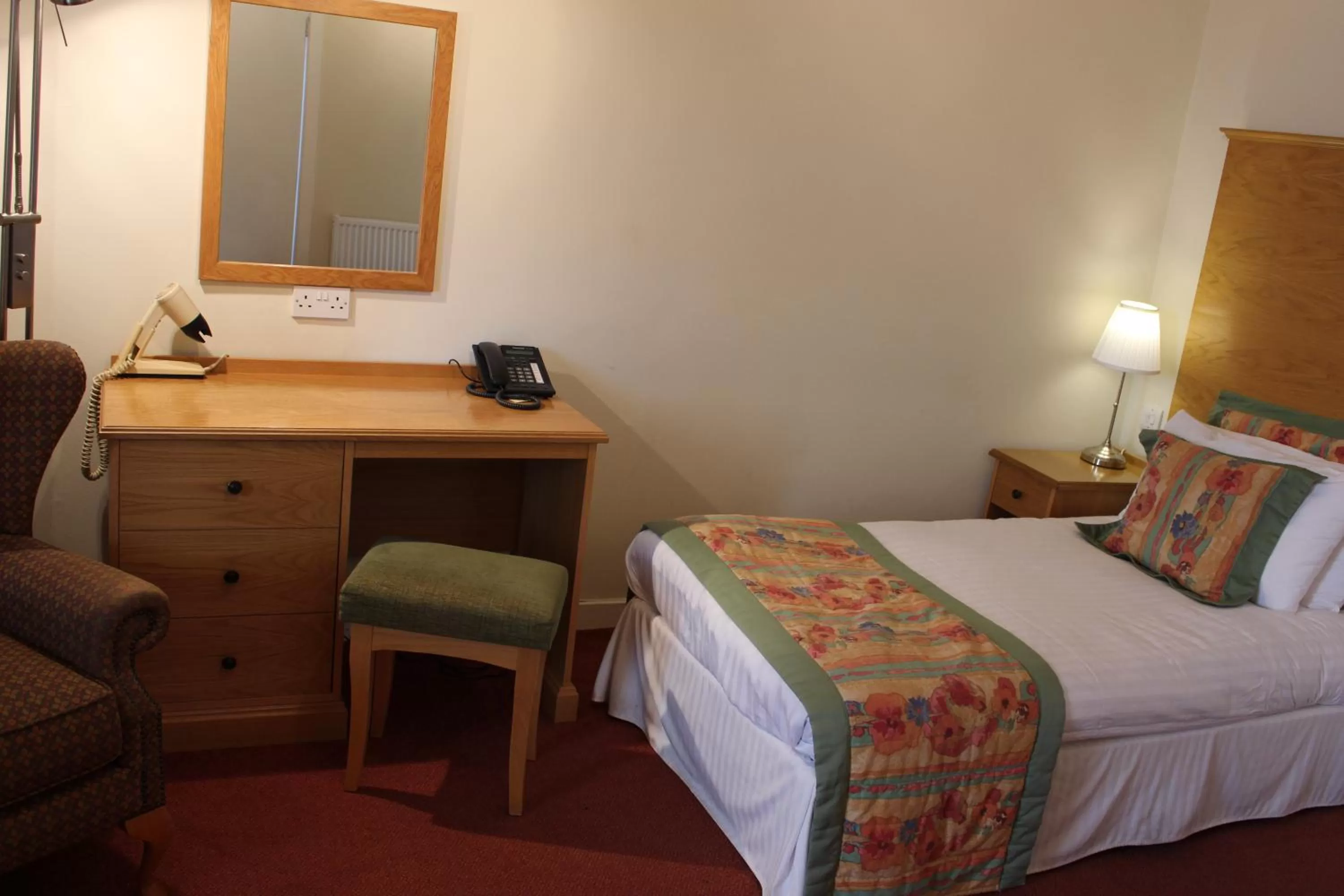 Bedroom, Bed in Horizon Hotel