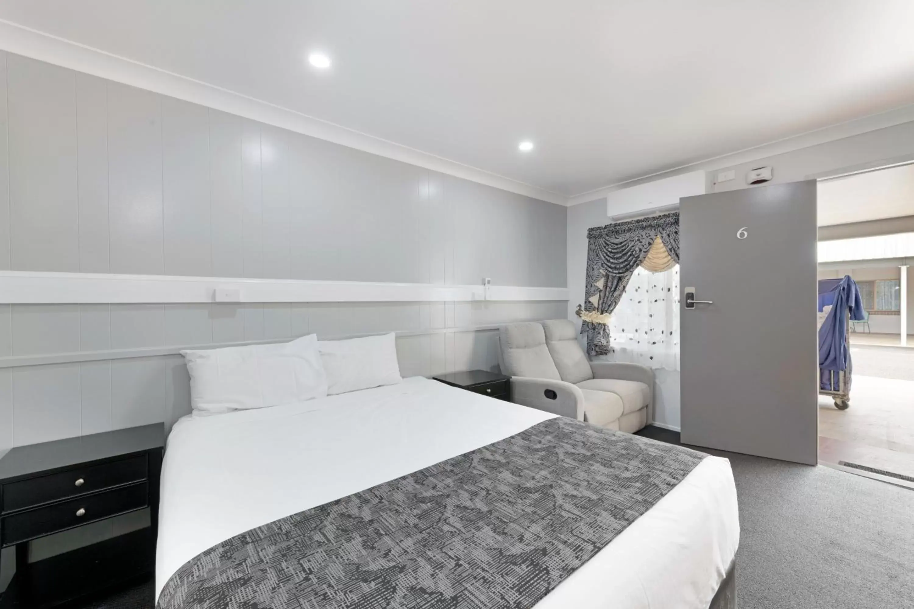 Bed in Best Western Bundaberg City Motor Inn