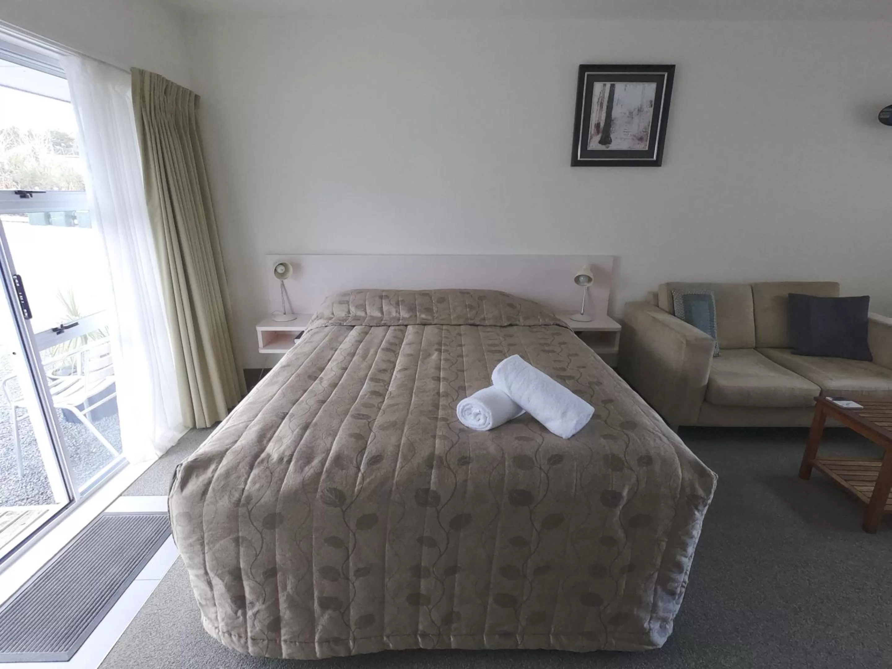 Superior Studio in Castle Court Motel