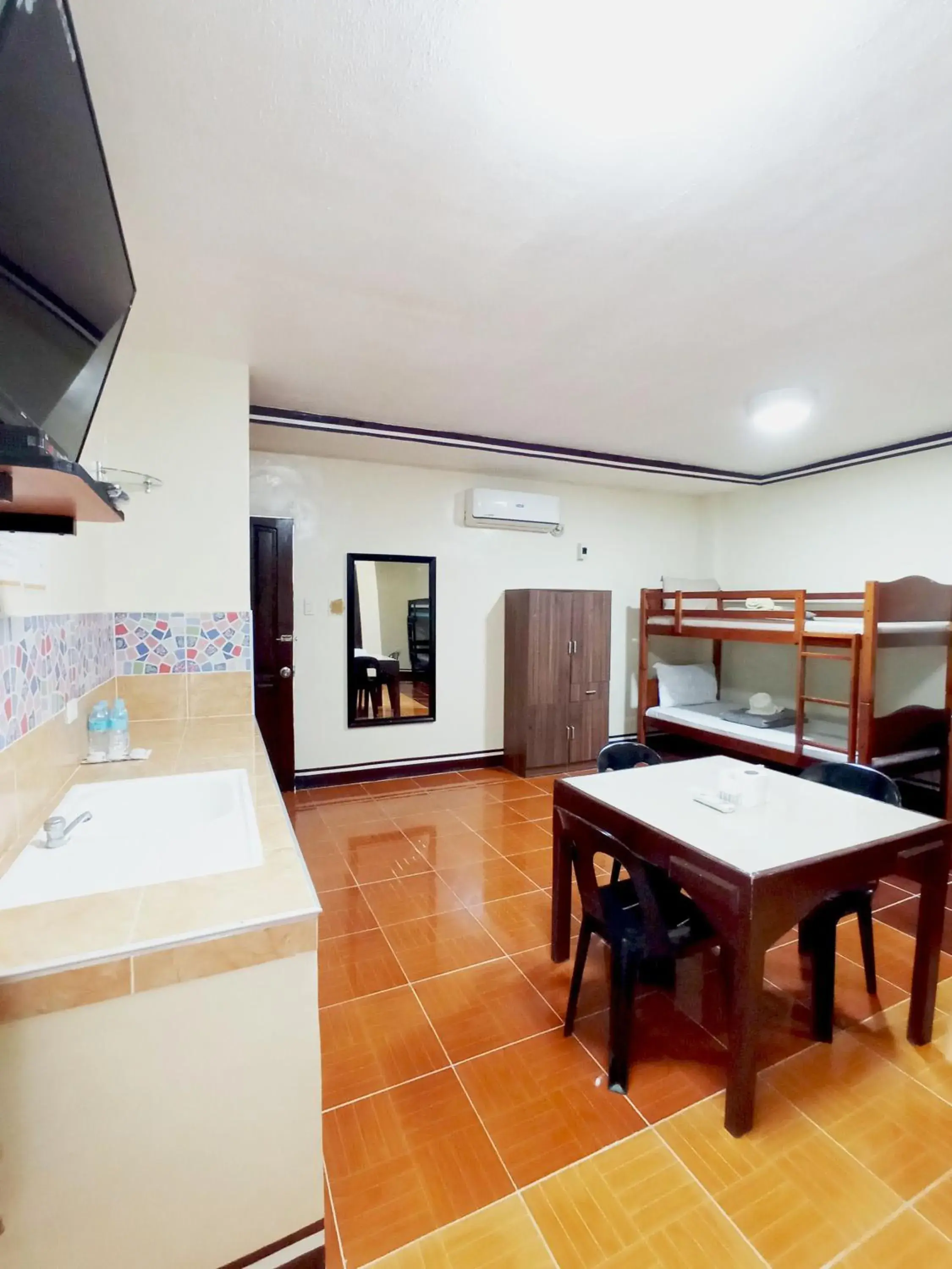 TV and multimedia in B&J Guesthouse Tagbilaran