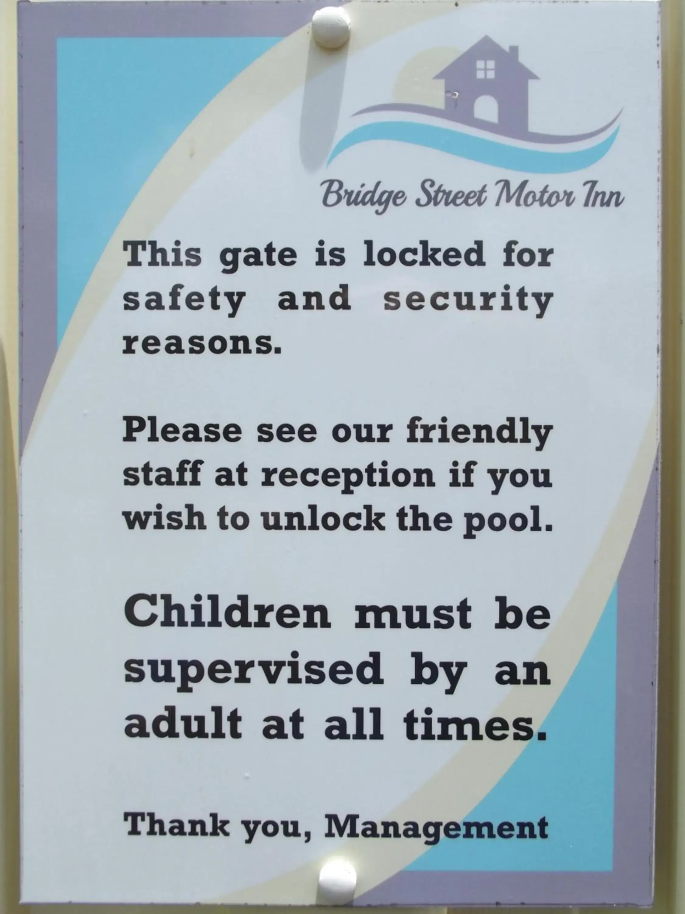 Swimming pool in Bridge Street Motor Inn