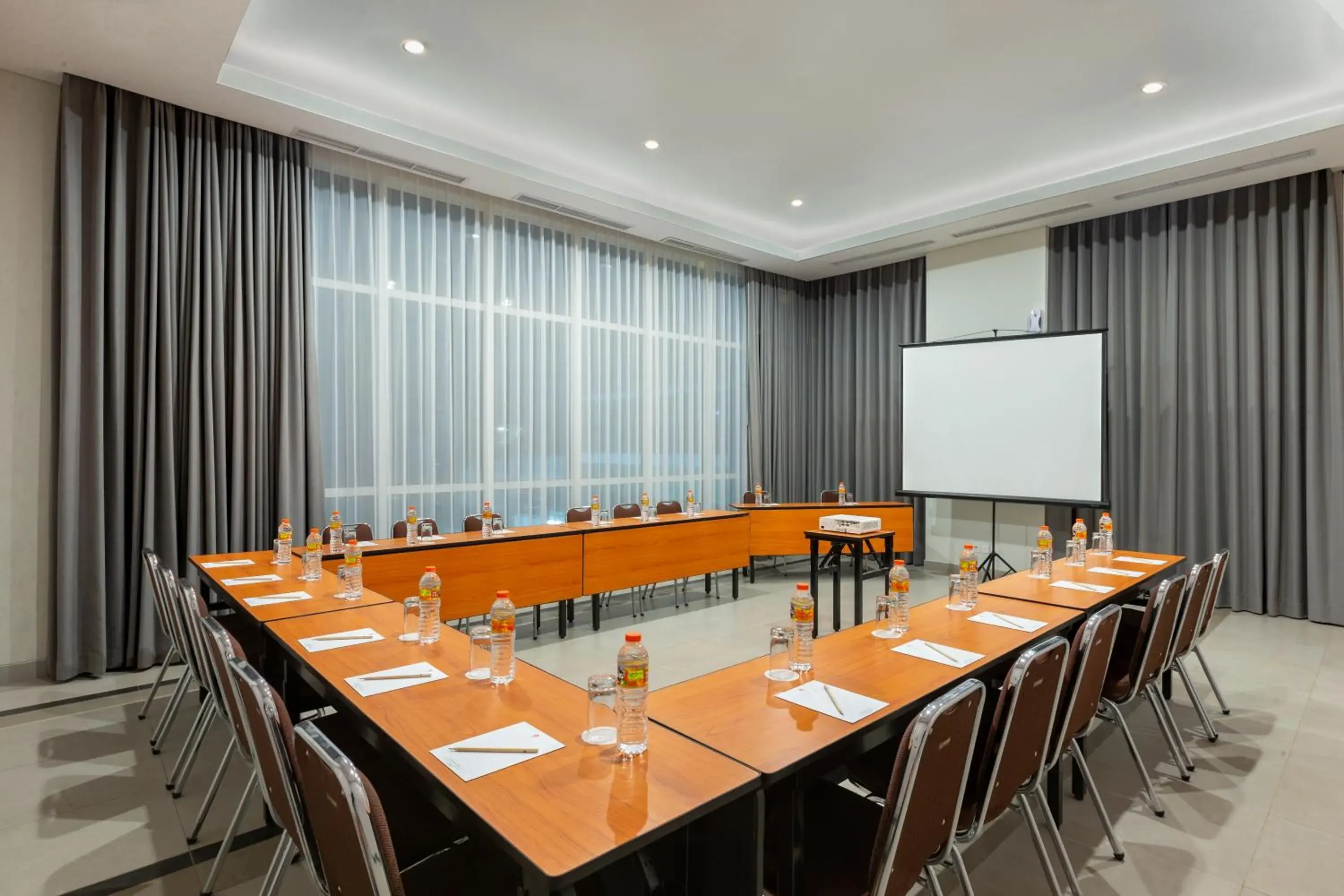 Meeting/conference room in Amaris Hotel Slipi