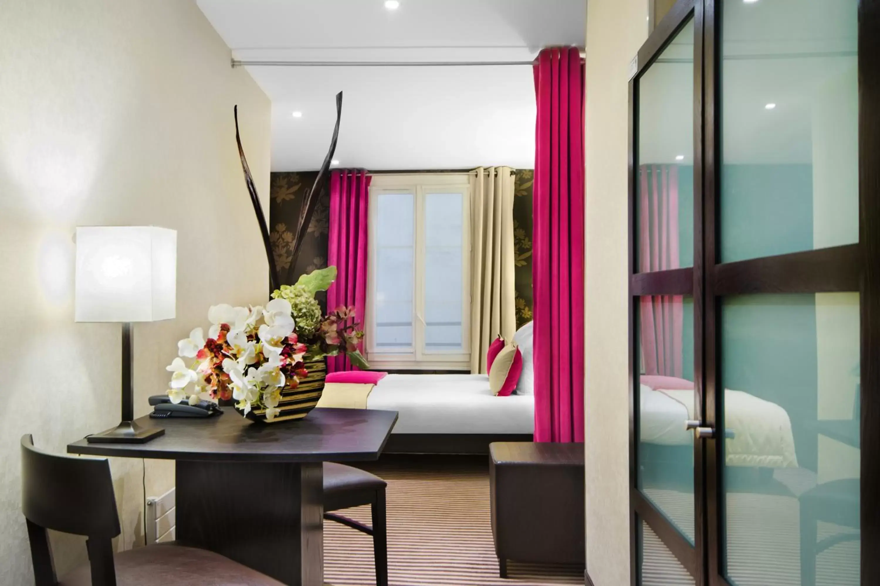 Bedroom, Seating Area in Hotel Pax Opera