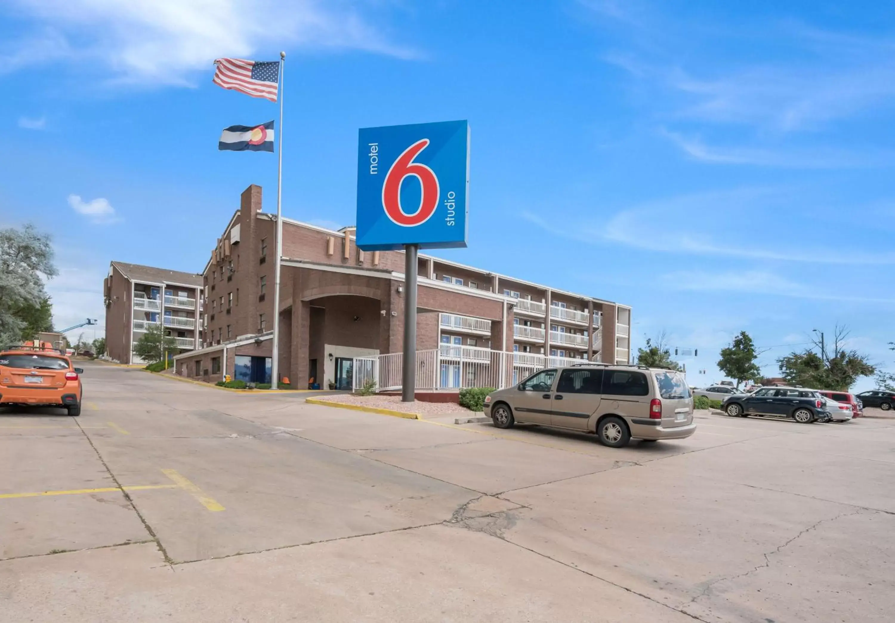 Property Building in Studio 6 Colorado Springs, Colorado - Air Force Academy