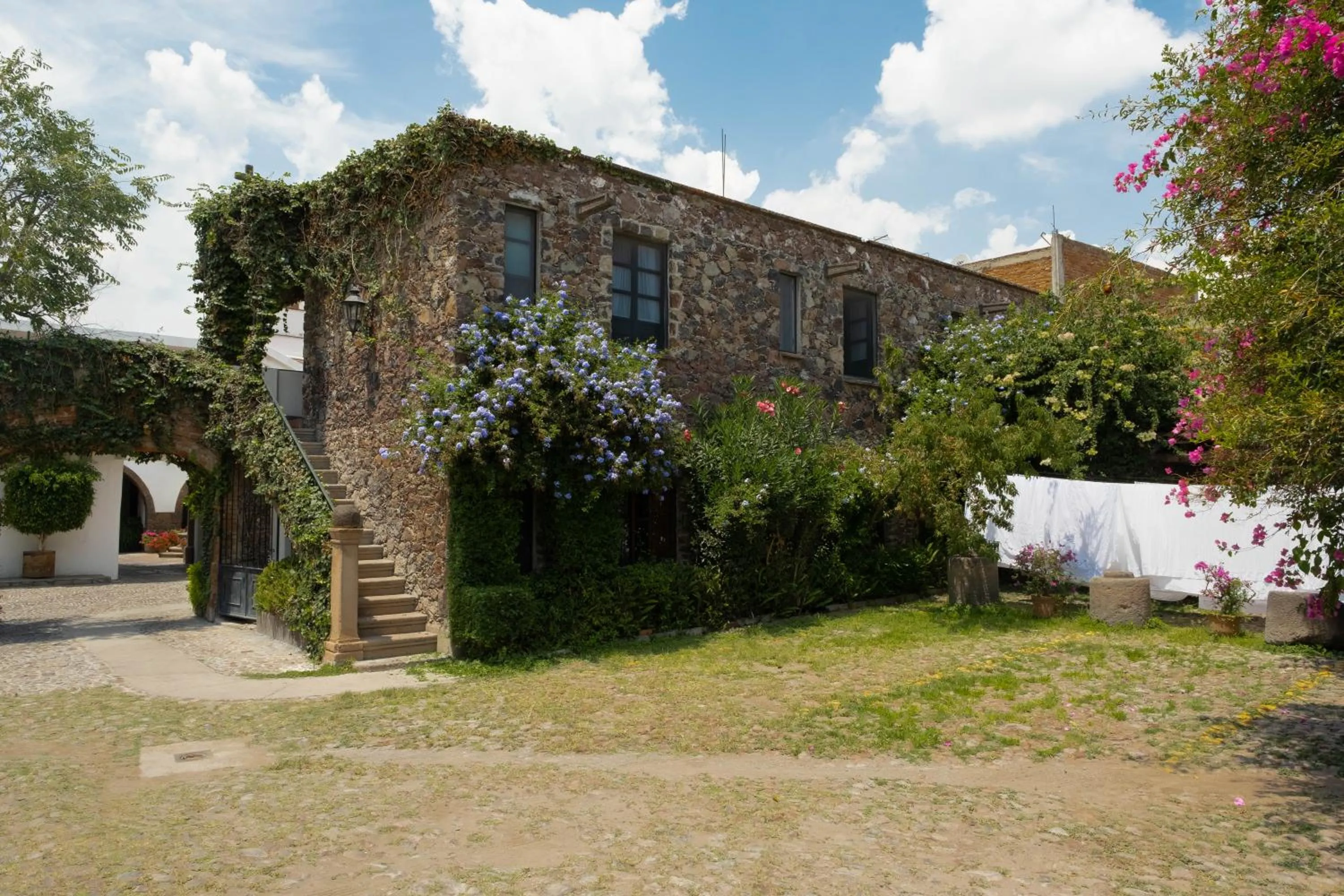 Property building in Hotel Layseca