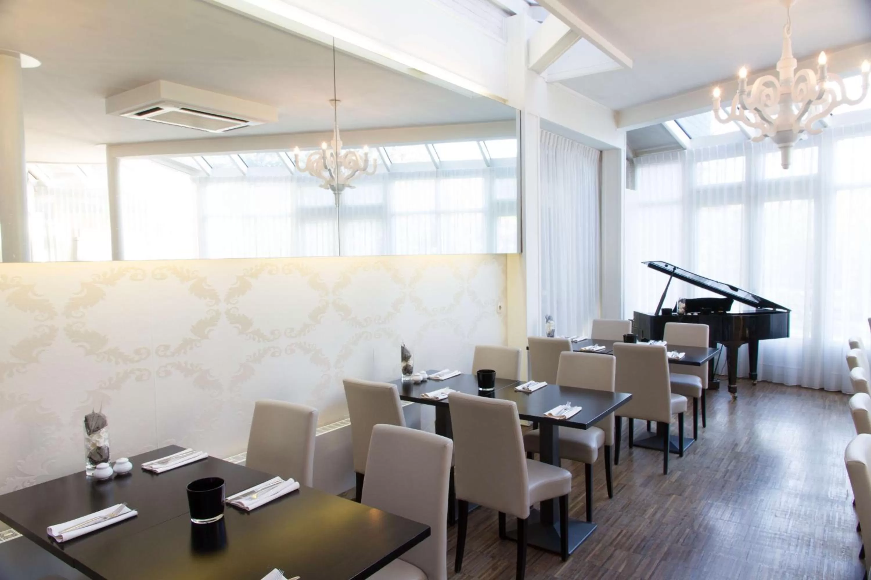 Restaurant/places to eat in Best Western Plus Aldhem Hotel