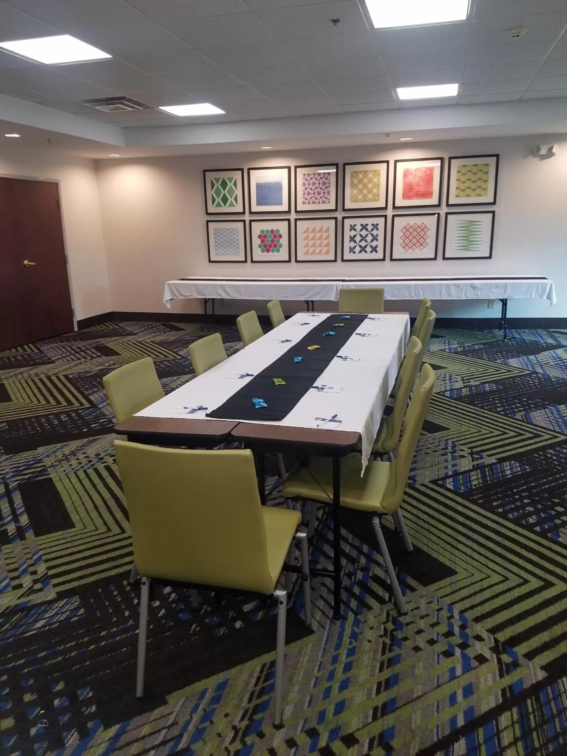 Meeting/conference room in Holiday Inn Express Hotel & Suites Kingsport-Meadowview I-26, an IHG Hotel