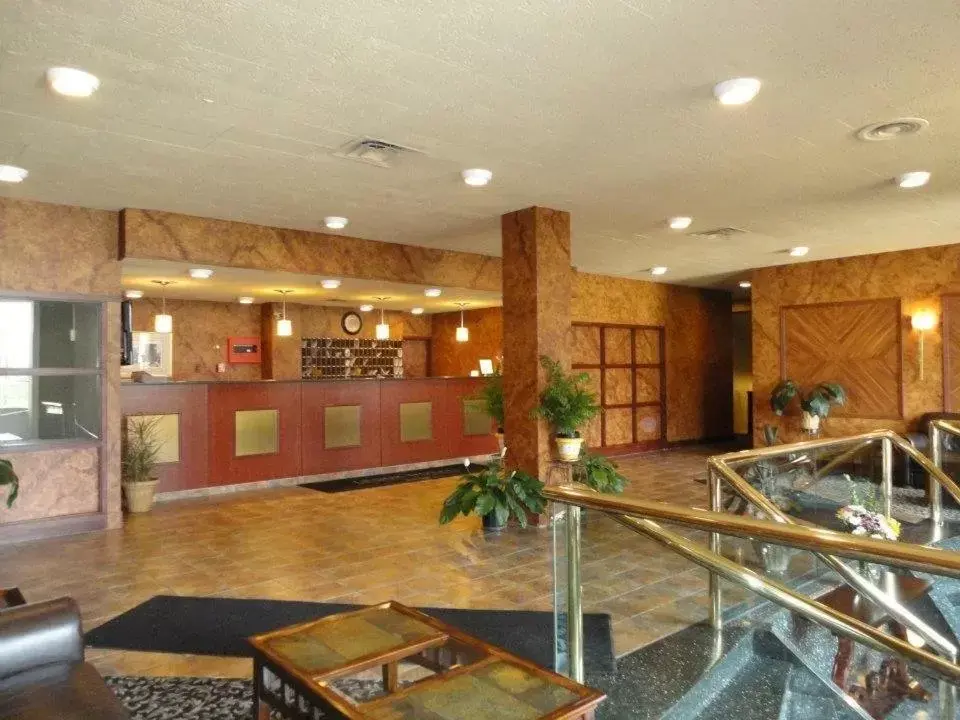 Lobby or reception, Lounge/Bar in Lenox Hotel and Suites