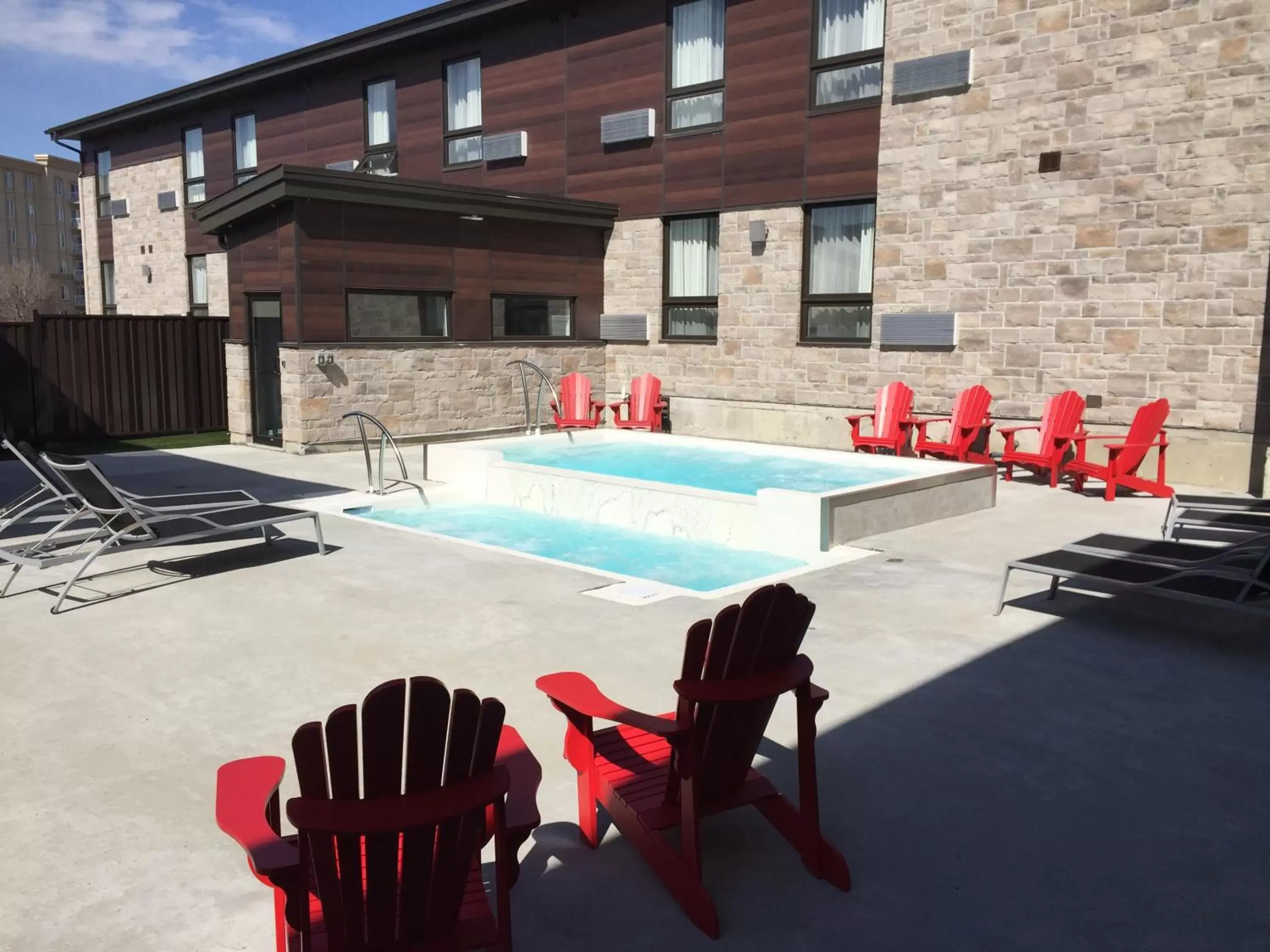 Hot Tub, Swimming Pool in Hotel V