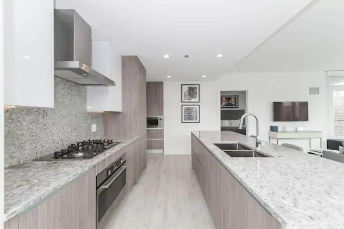 Kitchen or kitchenette in Level Chicago - Old Town