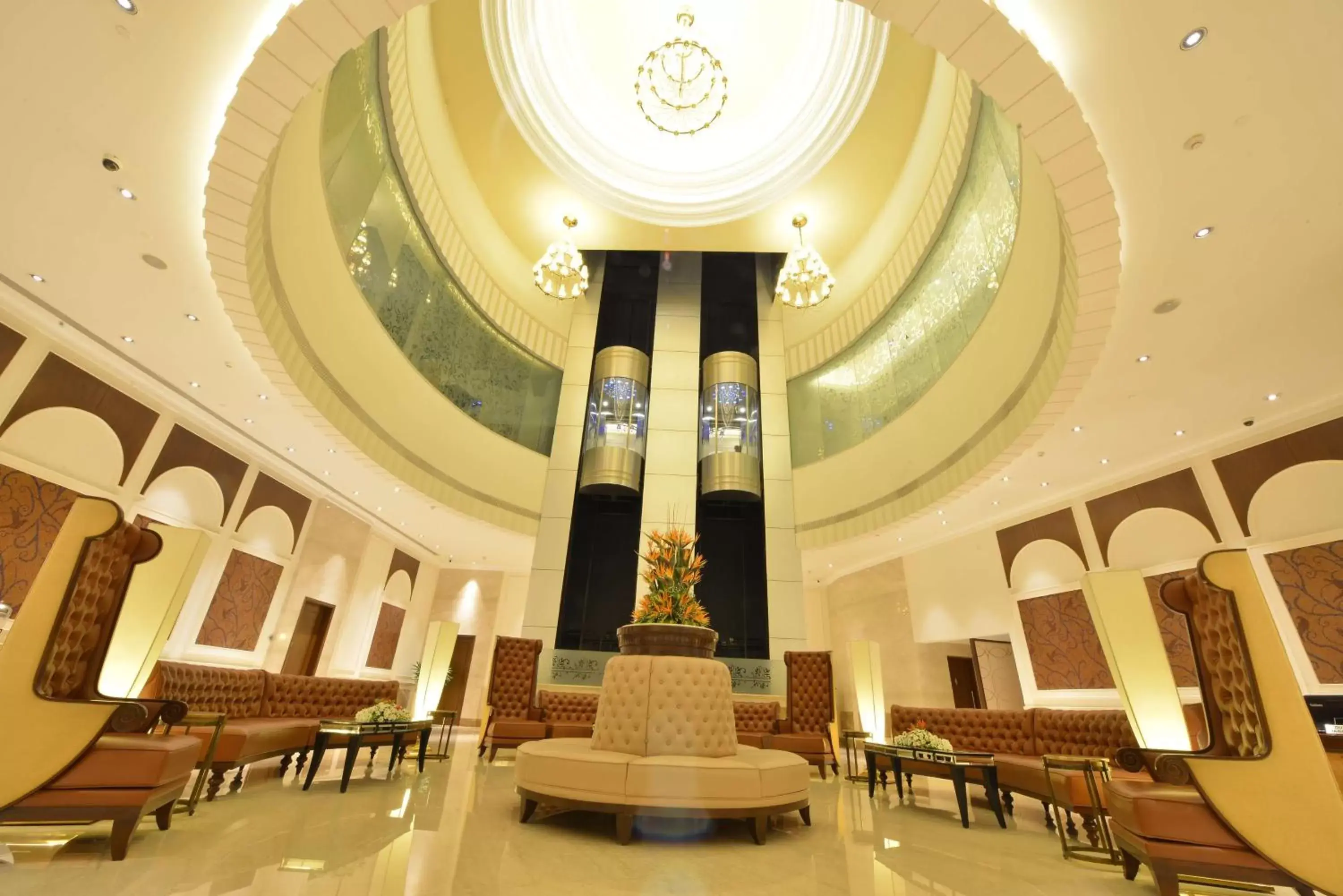 Seating area, Restaurant/Places to Eat in Ramada Plaza Chennai