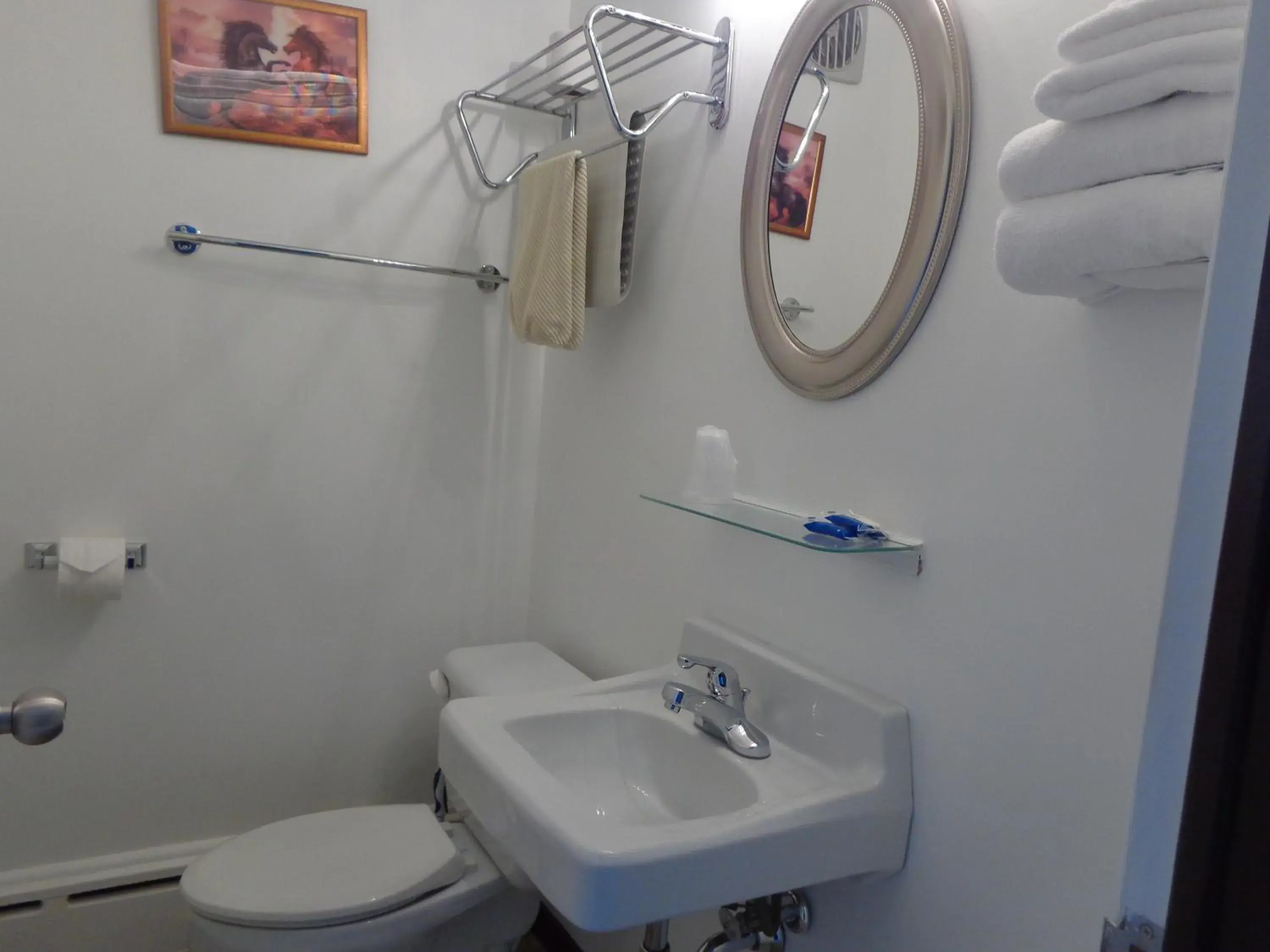 Bathroom in Happy Motel