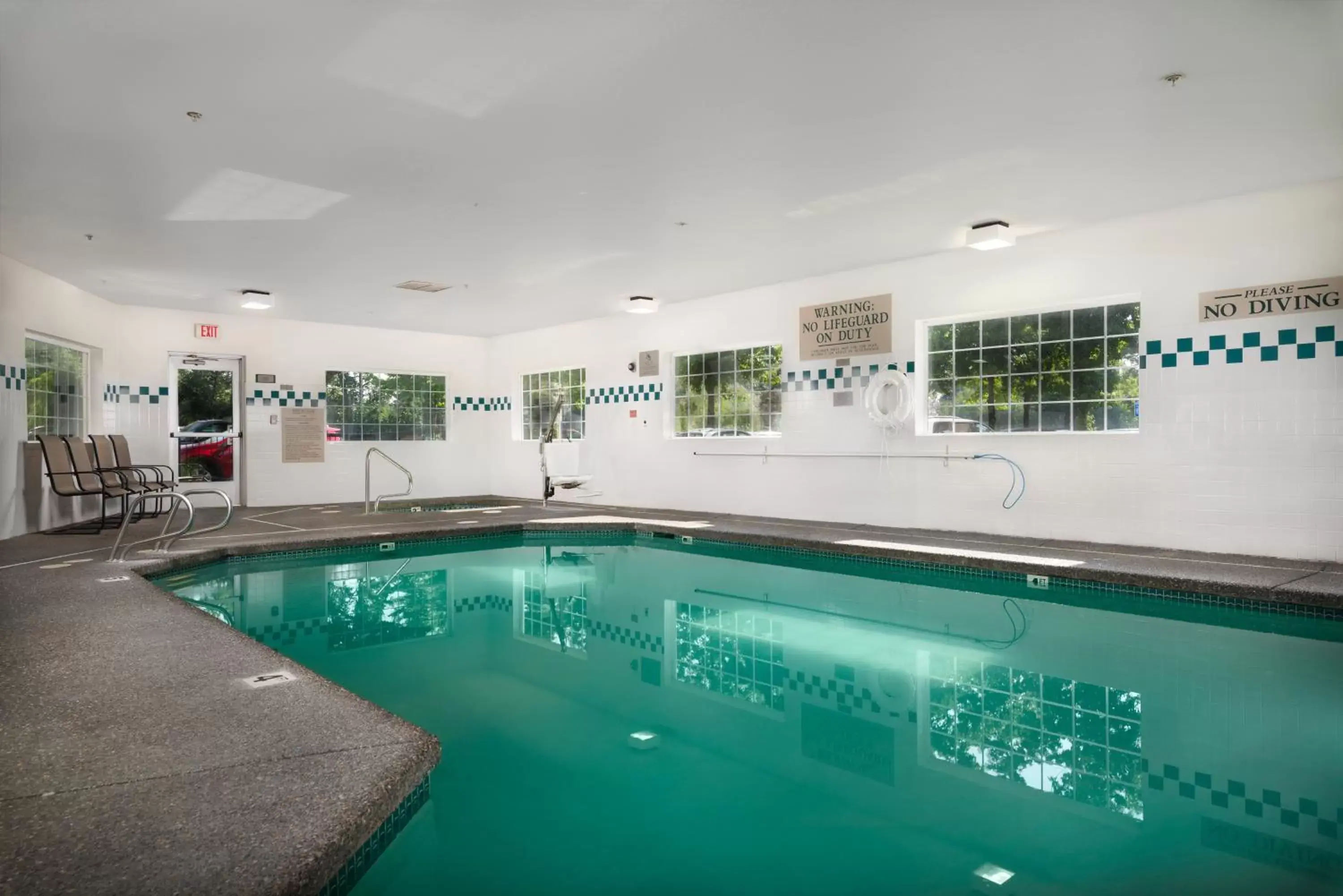 Pool view, Swimming Pool in Country Inn & Suites by Radisson, Portland International Airport, OR